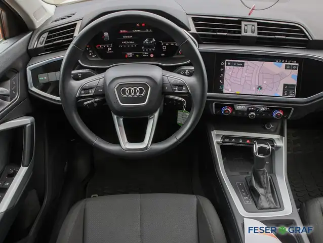 Audi Q3 view 9