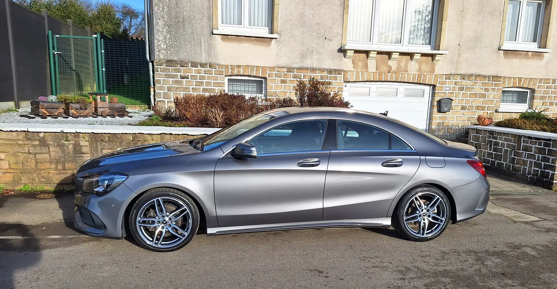 Mercedes-Benz CLA 200 CLA 200 d Business Solution AMG (EU6d-T. Gris - 2