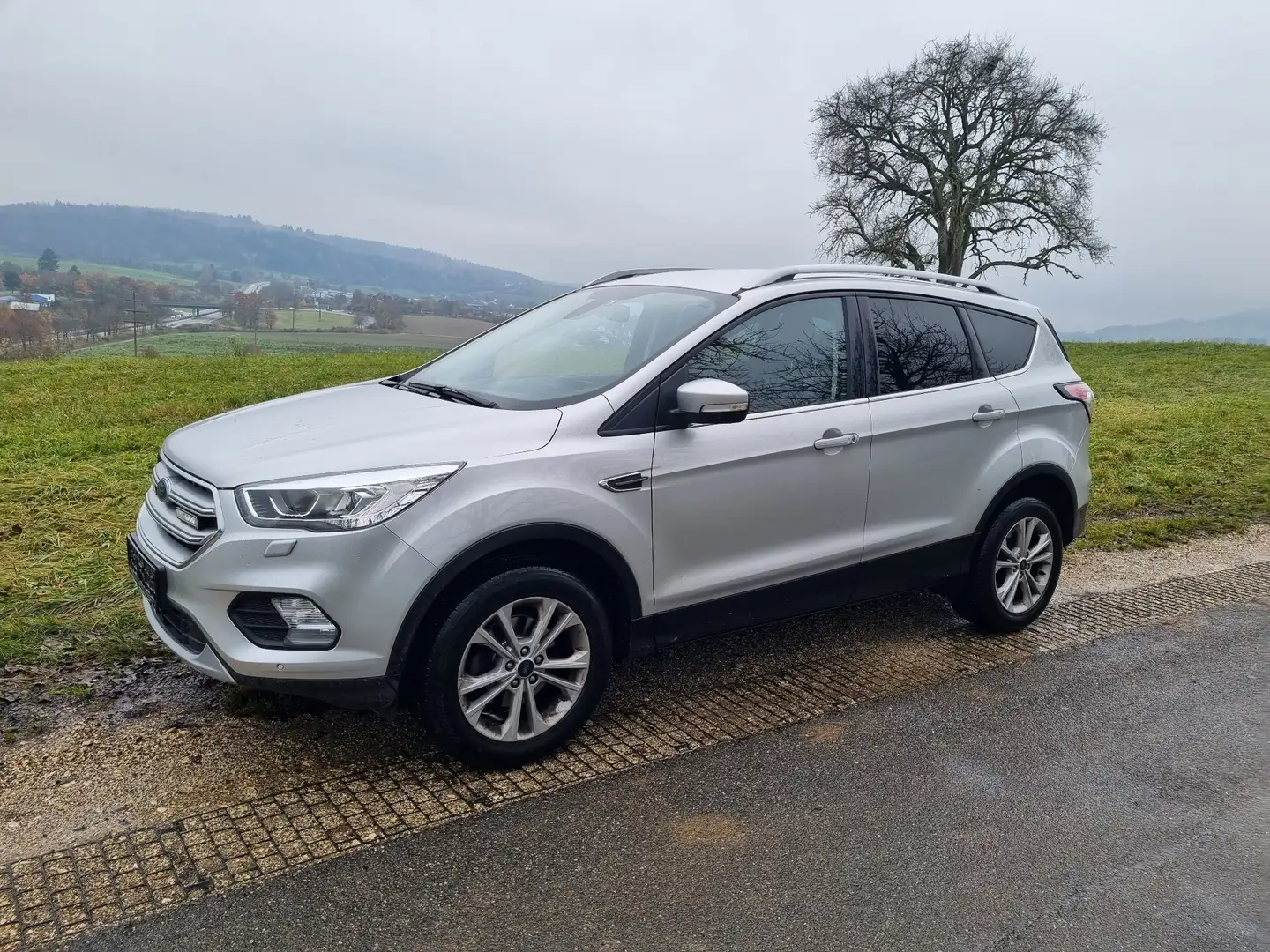 Ford Kuga Titanium RFK NAVI Lenkradheizung AHK Standheizung Silber - 2