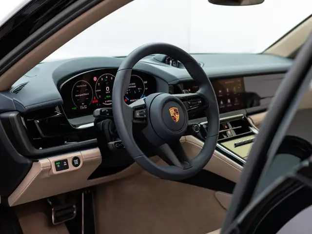 Porsche Panamera view 18