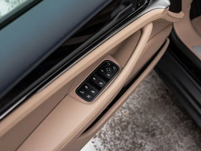 Porsche Panamera view 16