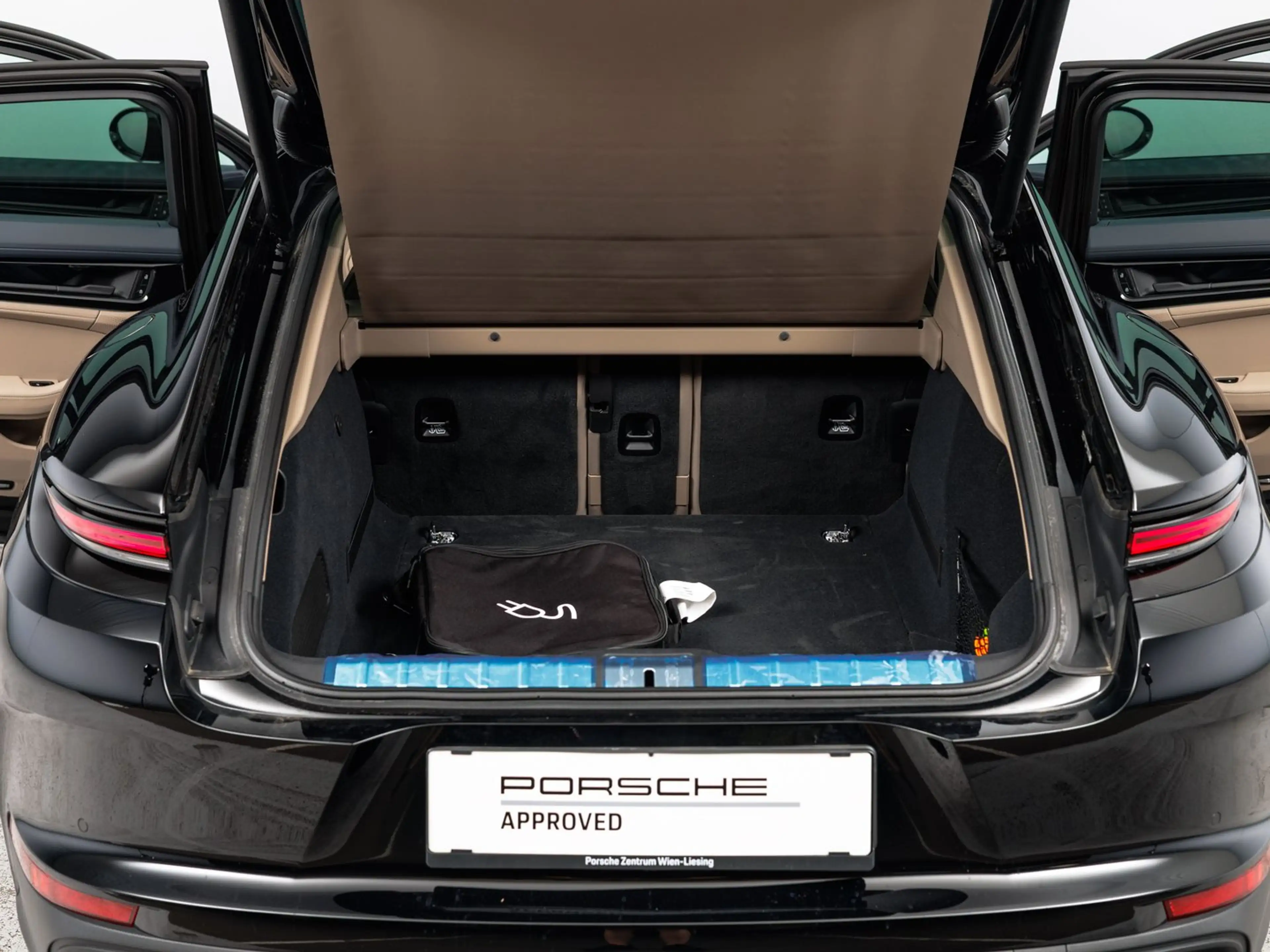 Porsche Panamera 4 E-Hybrid — photo 15