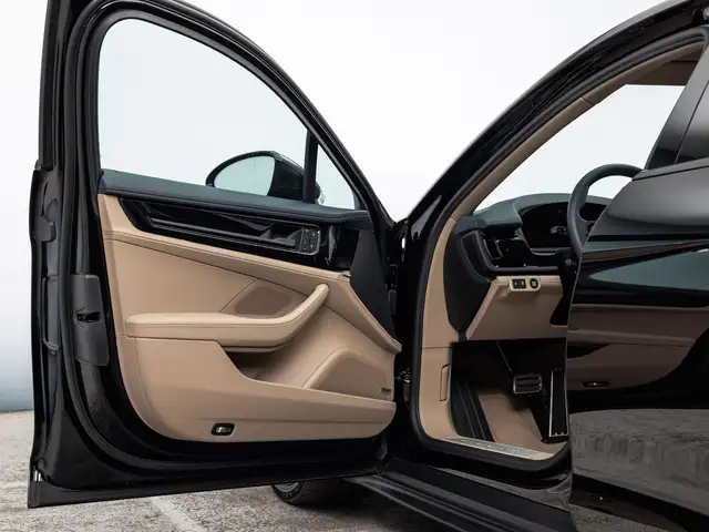Porsche Panamera view 14