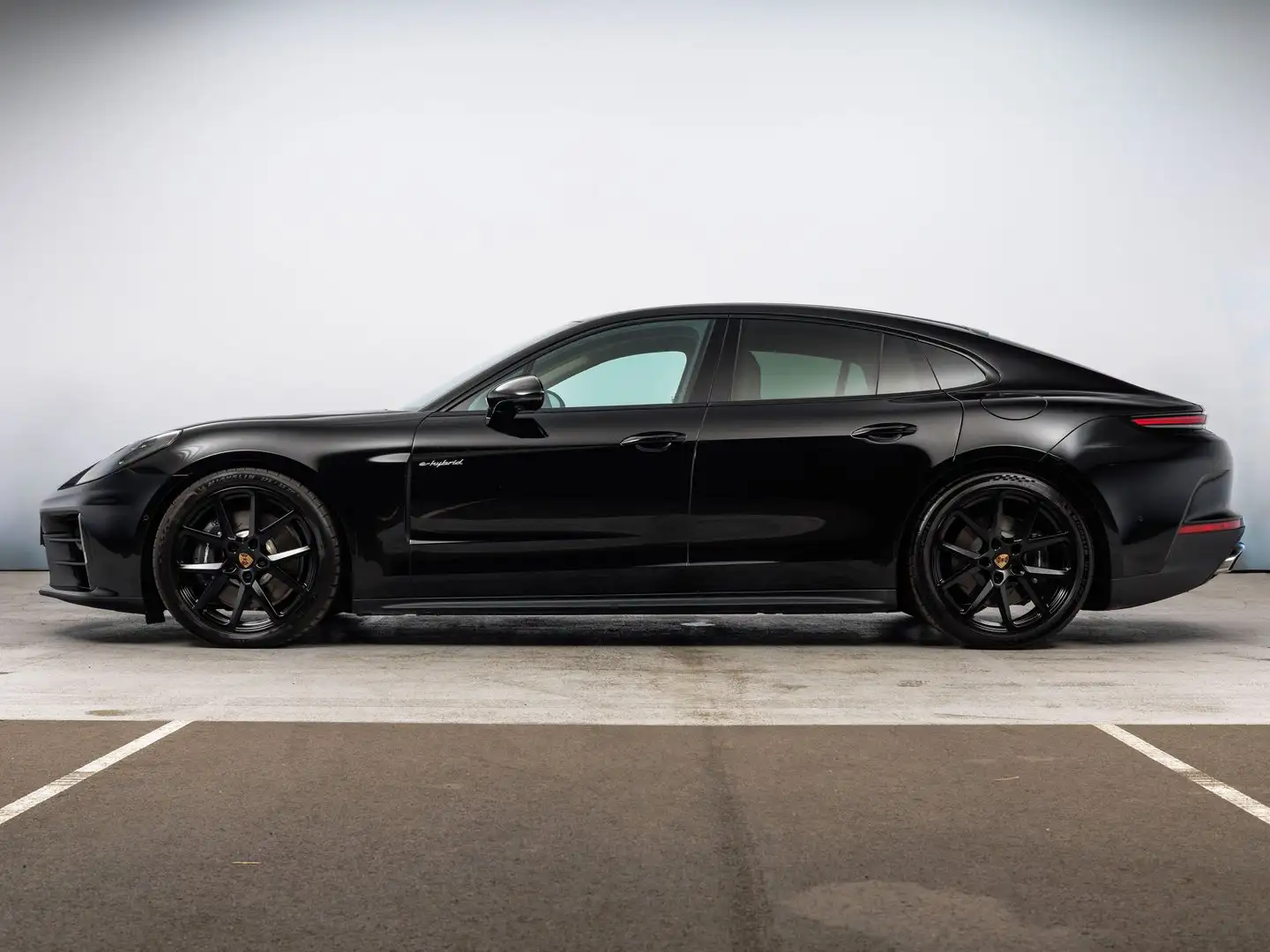 Porsche Panamera 4 E-Hybrid Schwarz - 2