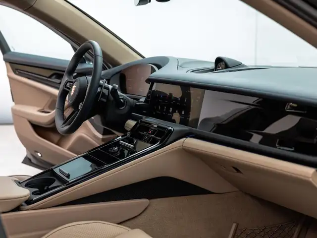 Porsche Panamera view 26