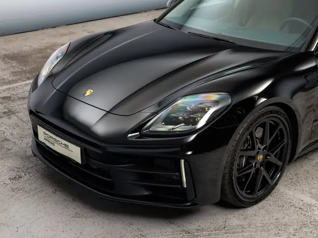 Porsche Panamera view 9