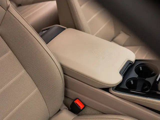 Porsche Panamera view 28