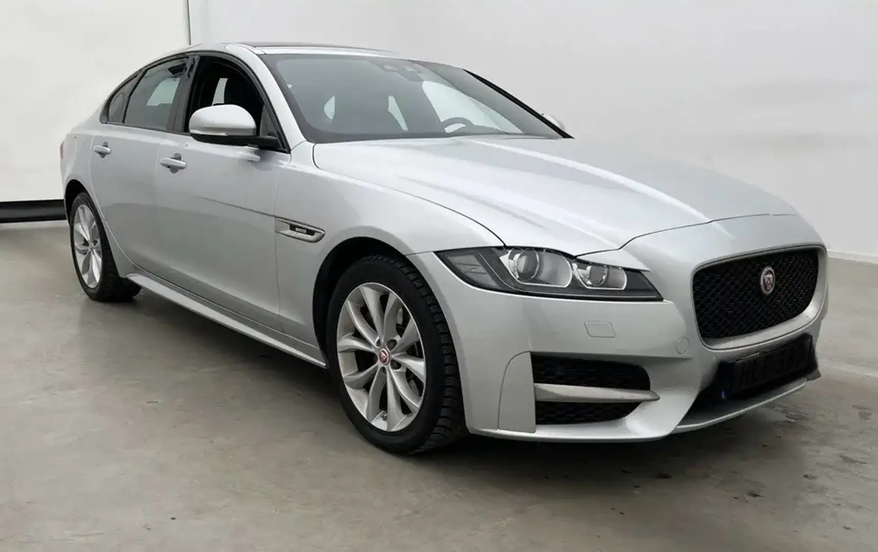 Jaguar XF 2.0 T 200 ch BVA R-Sport - 2