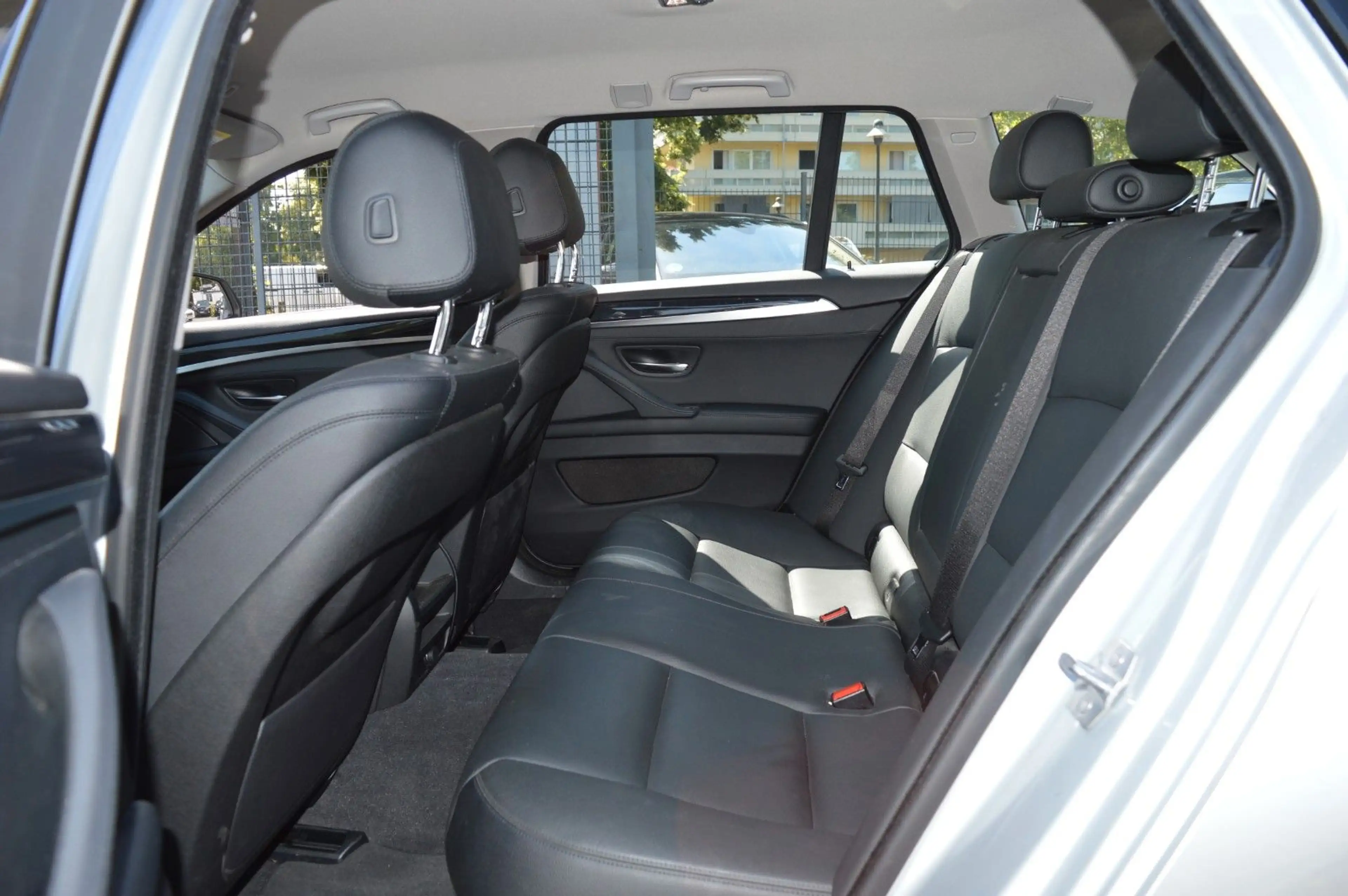 BMW 525 5 Touring 525 d xDrive Schönes Fahrzeug — photo 12