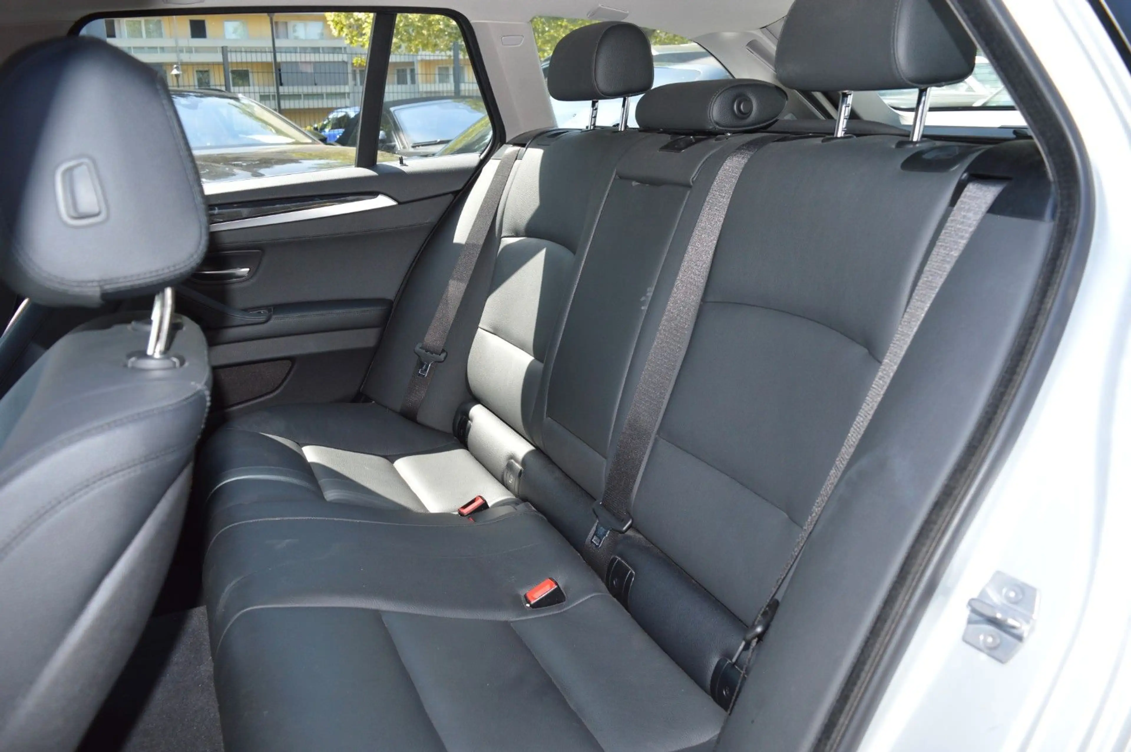 BMW 525 5 Touring 525 d xDrive Schönes Fahrzeug — photo 11