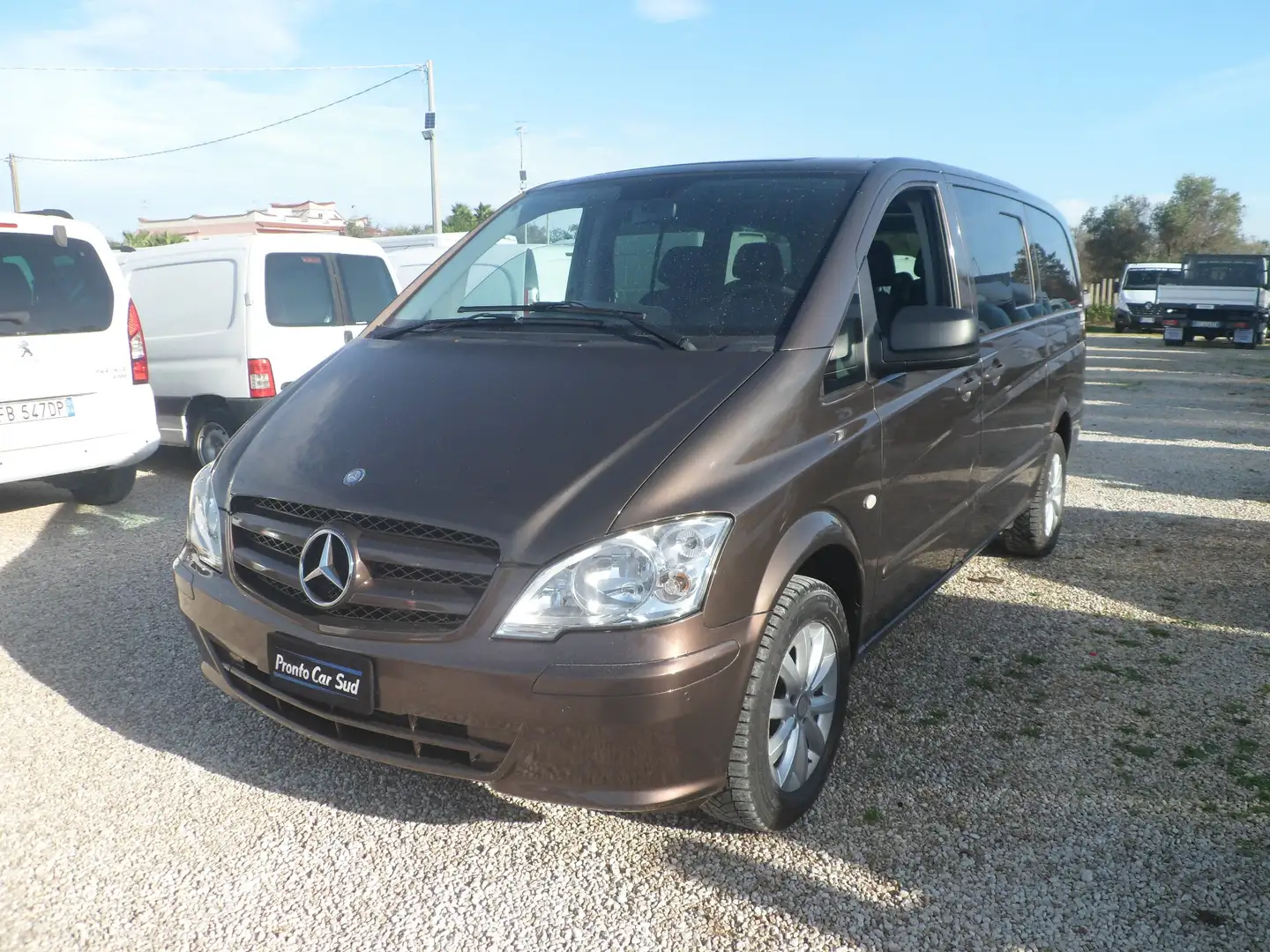 Mercedes-Benz Vito 6 posti autocarro Marrone - 1