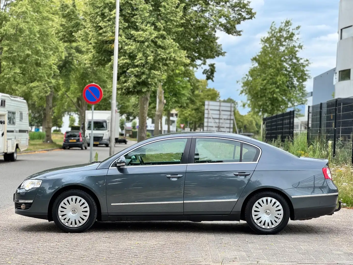 Volkswagen Passat 1.4 TSI Comfortline BlueMotion Grijs - 2