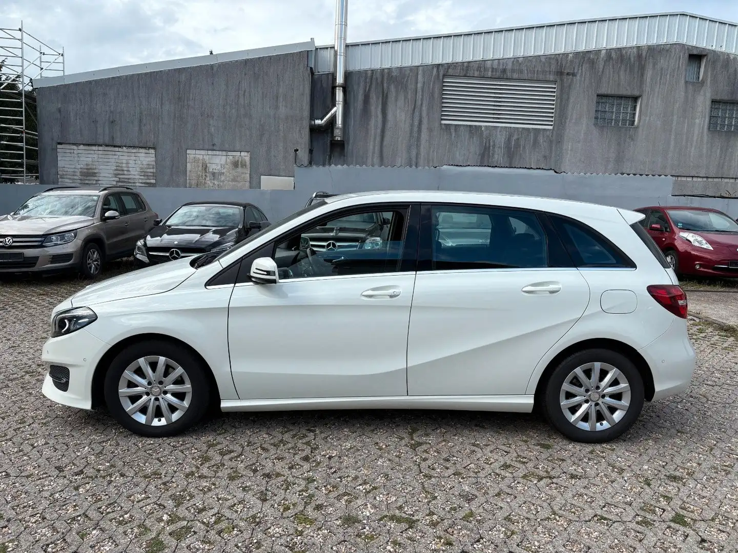 Mercedes-Benz B 180 B -Klasse B 180 STYLE AUT. MB-SERVICE Blanc - 2
