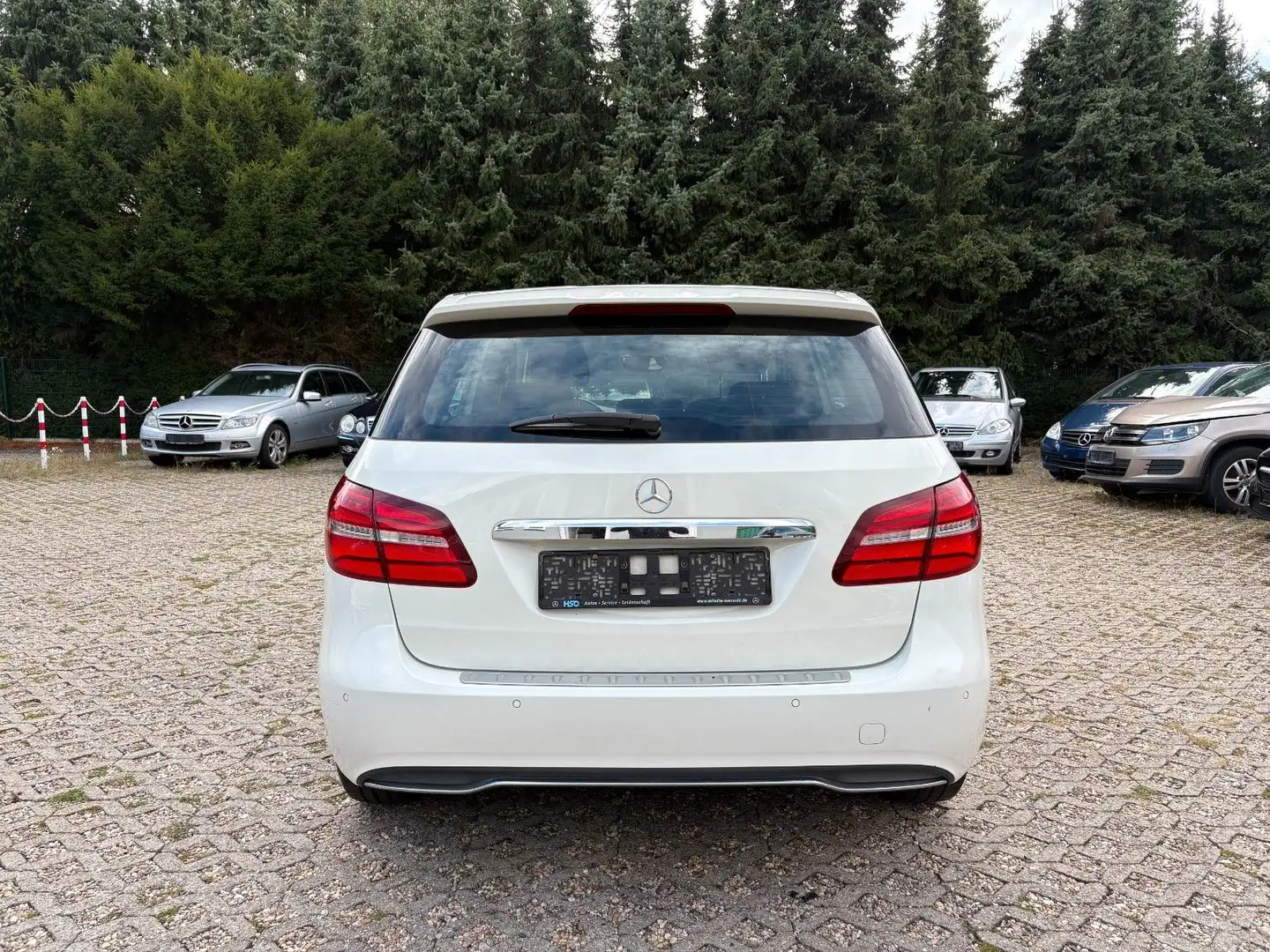 Mercedes-Benz B 180 B -Klasse B 180 STYLE AUT. MB-SERVICE Weiß - 2