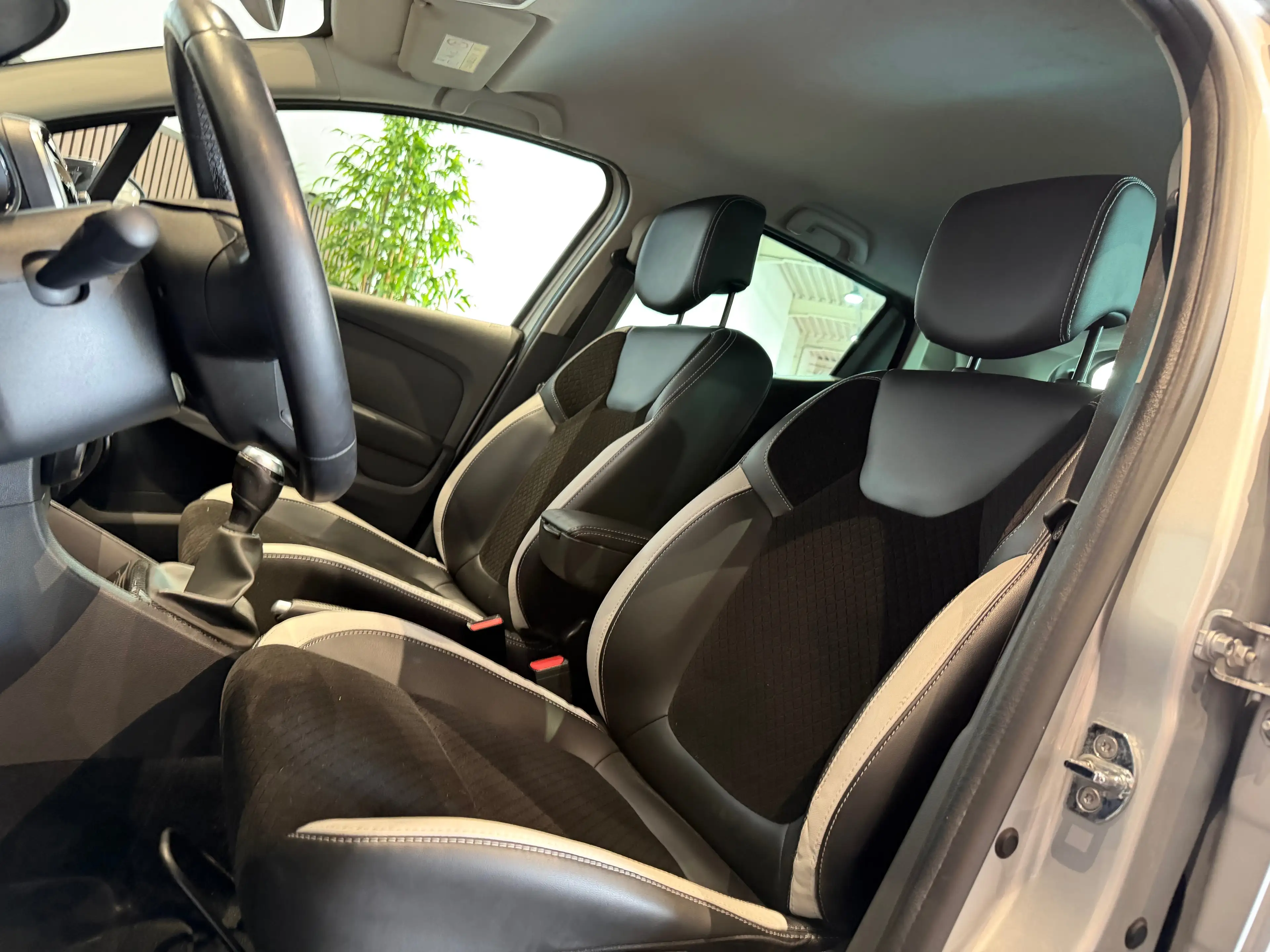 Renault Clio 0.9 TCe Bose Edition - GARANTIE 12M - CARNET FULL — photo 8