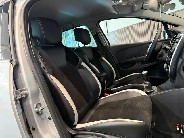 Renault Clio view 9