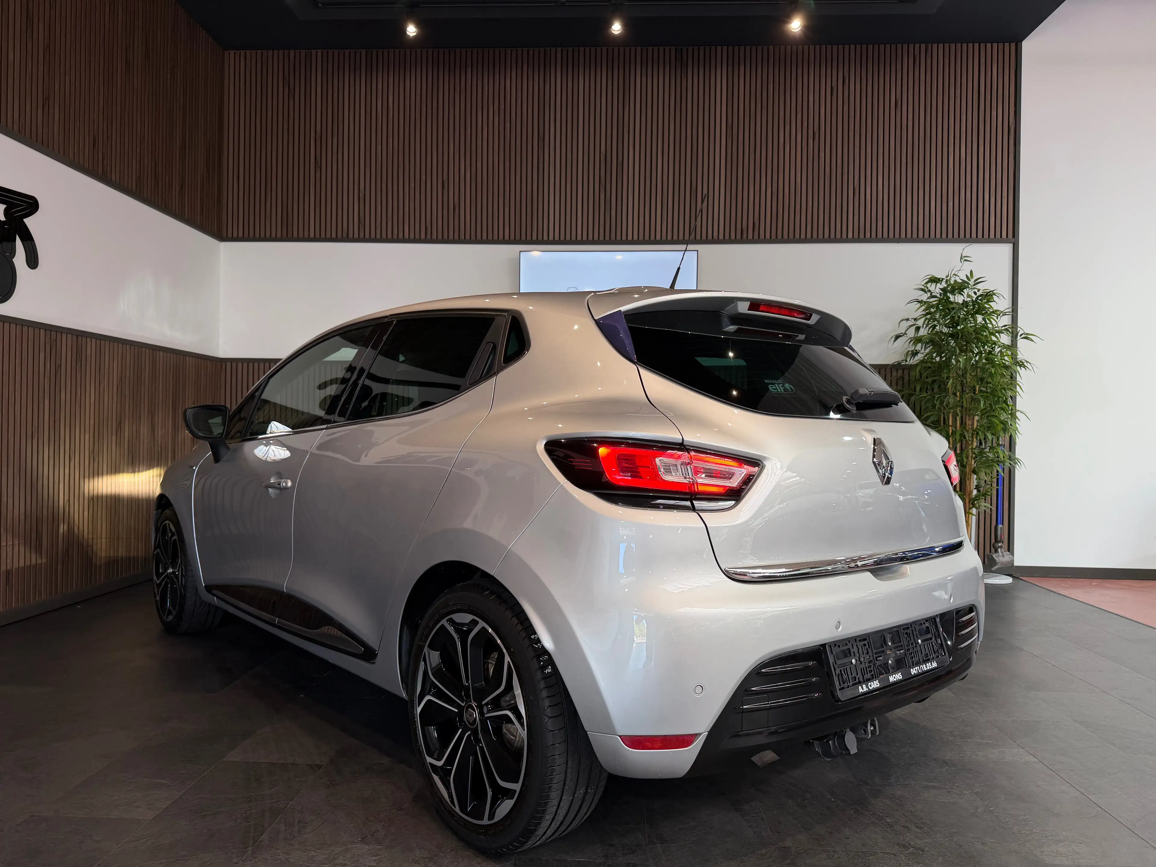Renault Clio 0.9 TCe Bose Edition - GARANTIE 12M - CARNET FULL — photo 4