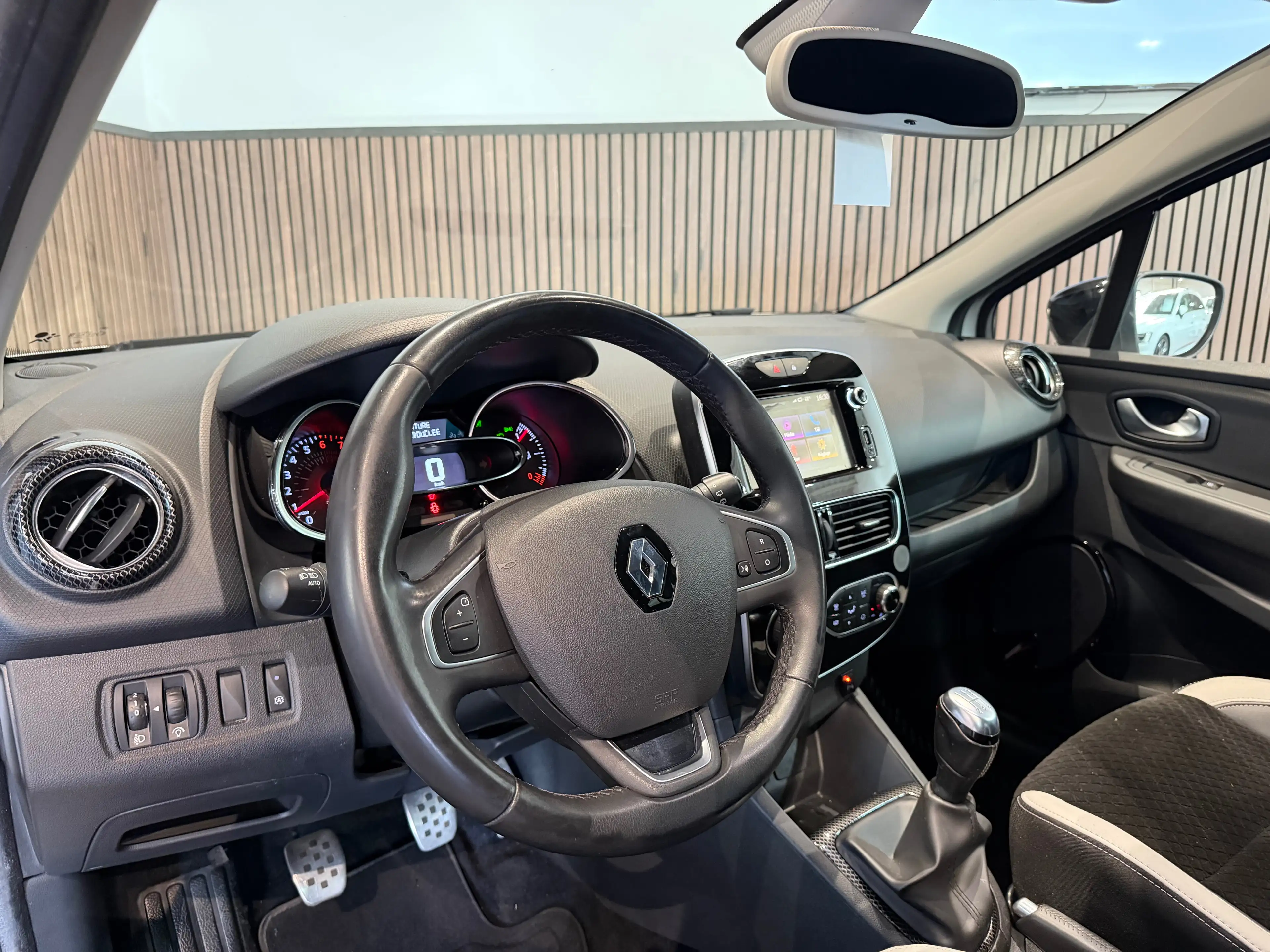 Renault Clio 0.9 TCe Bose Edition - GARANTIE 12M - CARNET FULL — photo 7