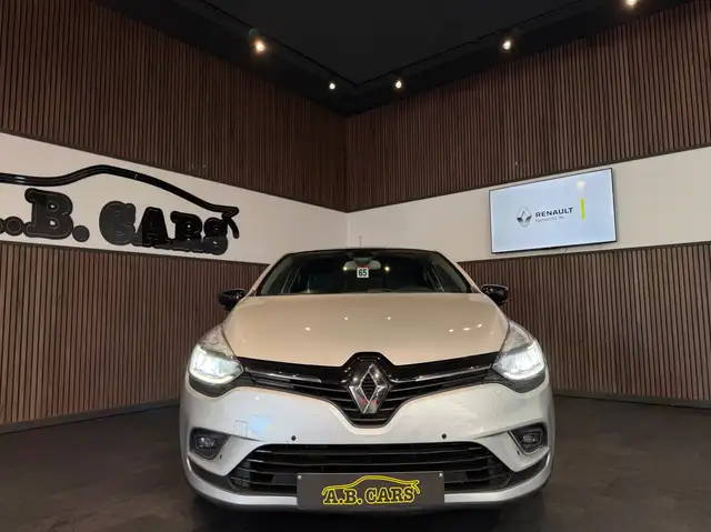 Renault Clio view 2
