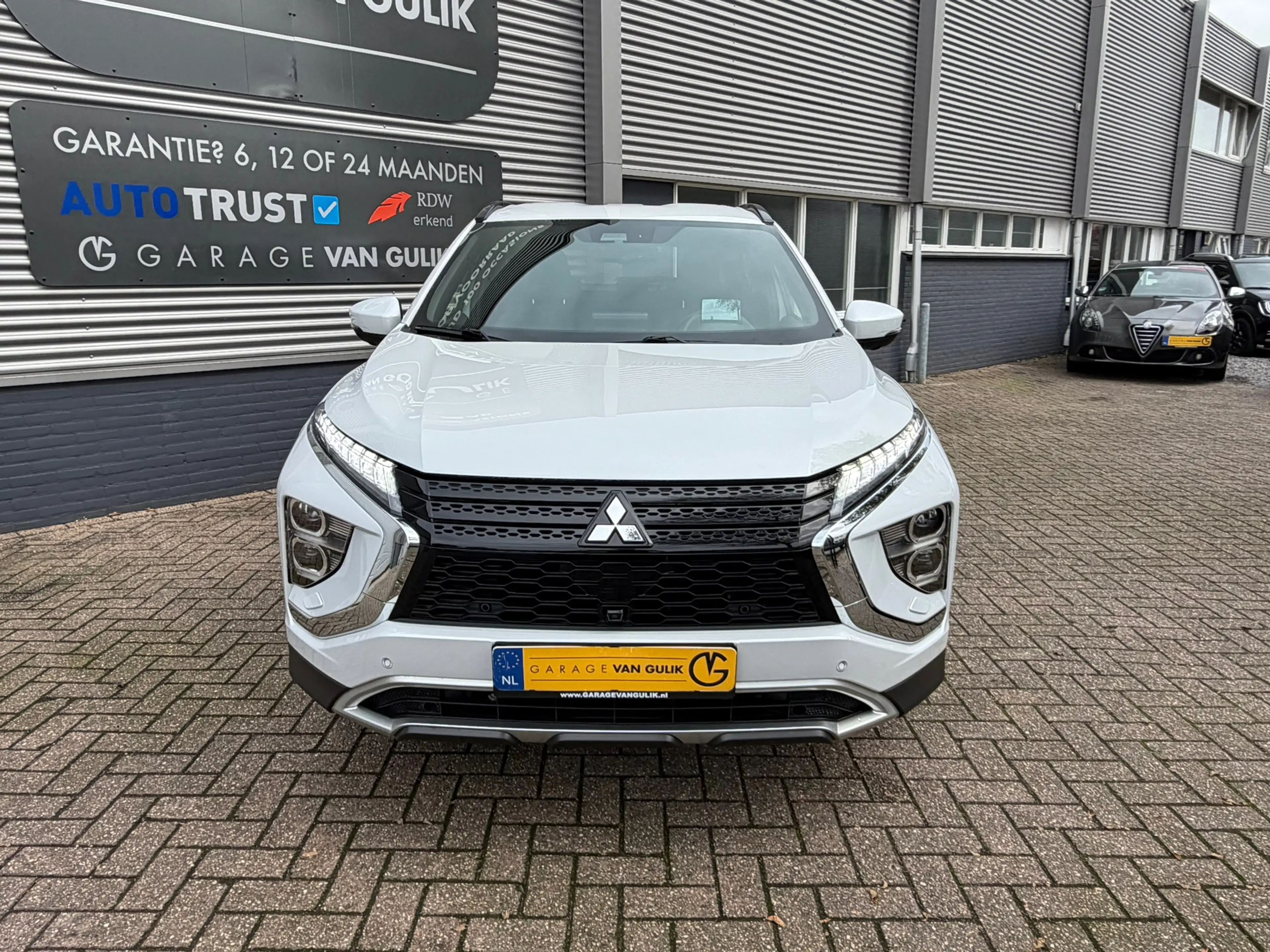 Mitsubishi Eclipse Cross 2.4 PHEV 188PK Navi,Clima,ACC,Carplay,ElektrRamen+ — photo 2