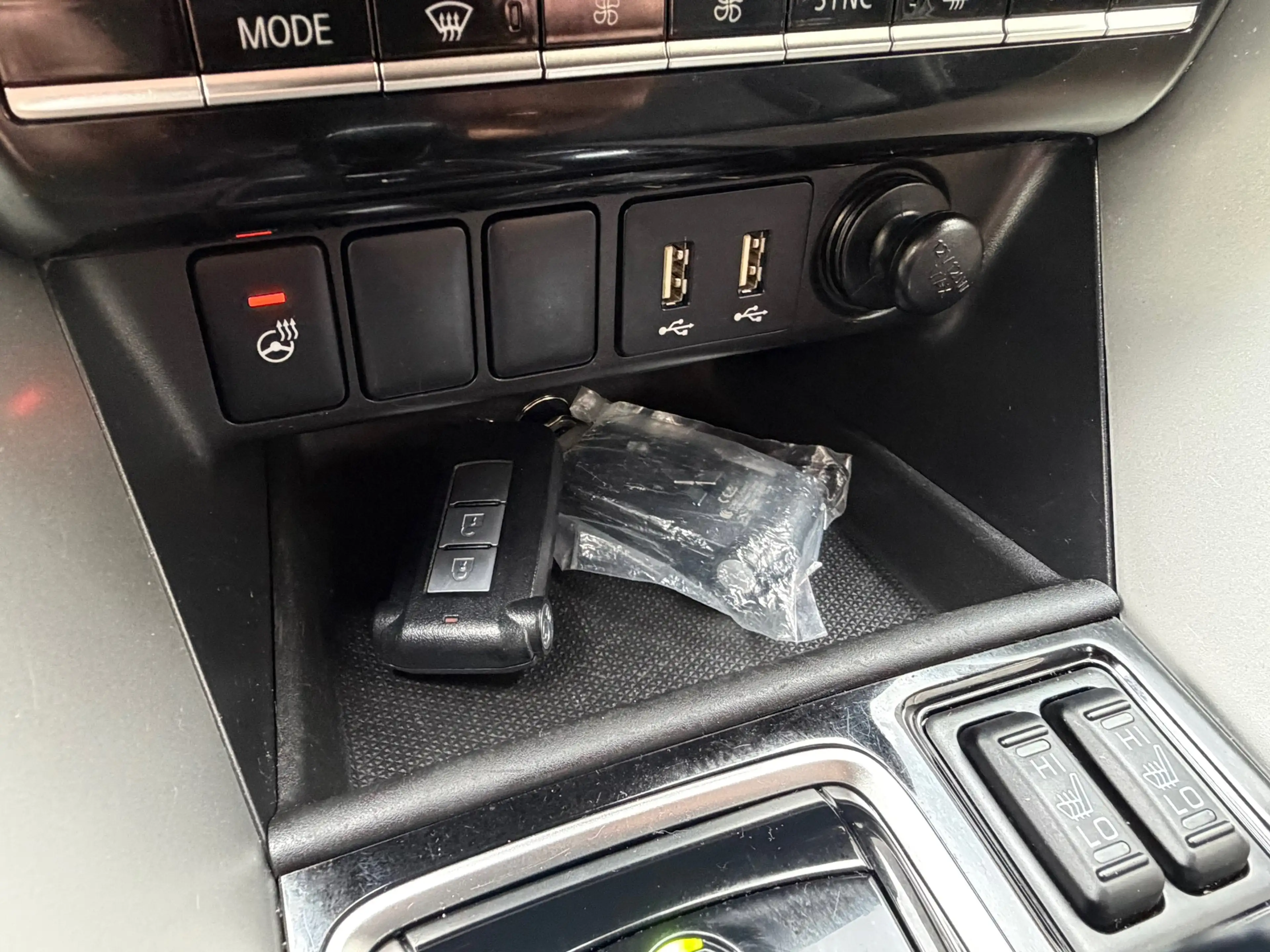 Mitsubishi Eclipse Cross 2.4 PHEV 188PK Navi,Clima,ACC,Carplay,ElektrRamen+ — photo 29