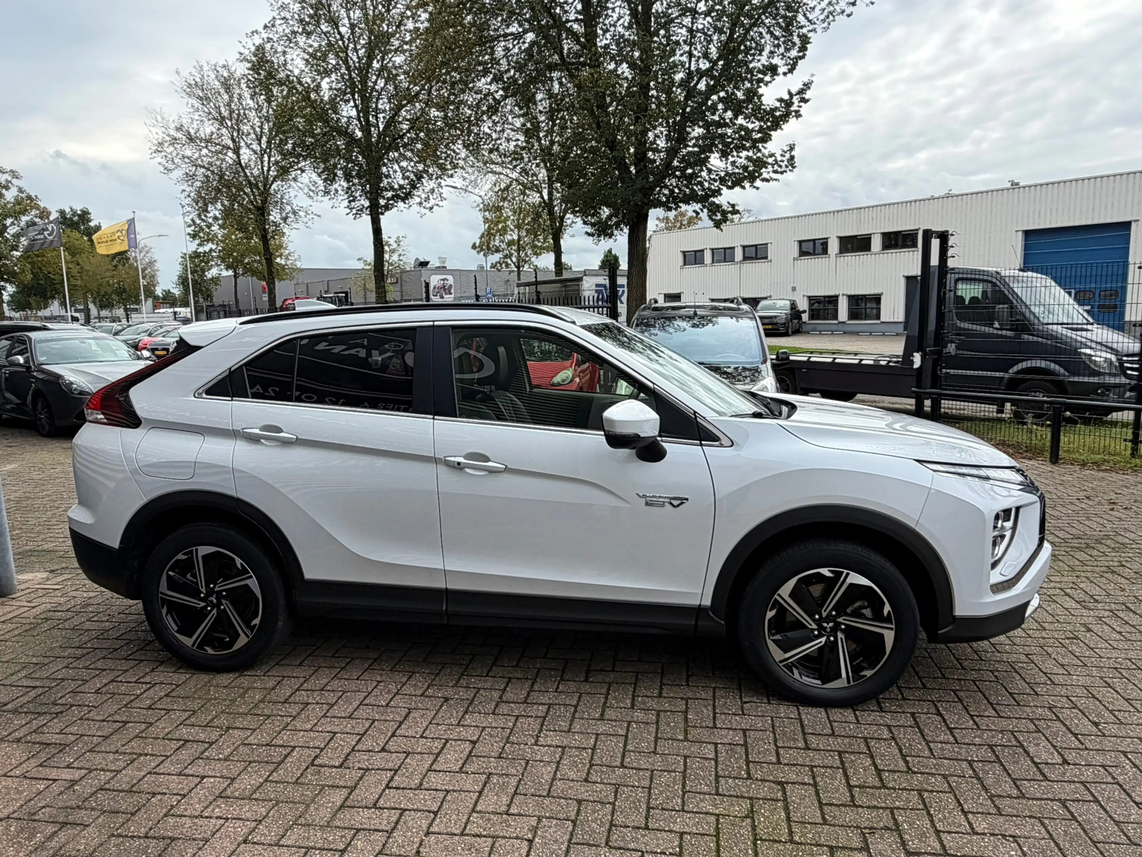 Mitsubishi Eclipse Cross 2.4 PHEV 188PK Navi,Clima,ACC,Carplay,ElektrRamen+ — photo 6