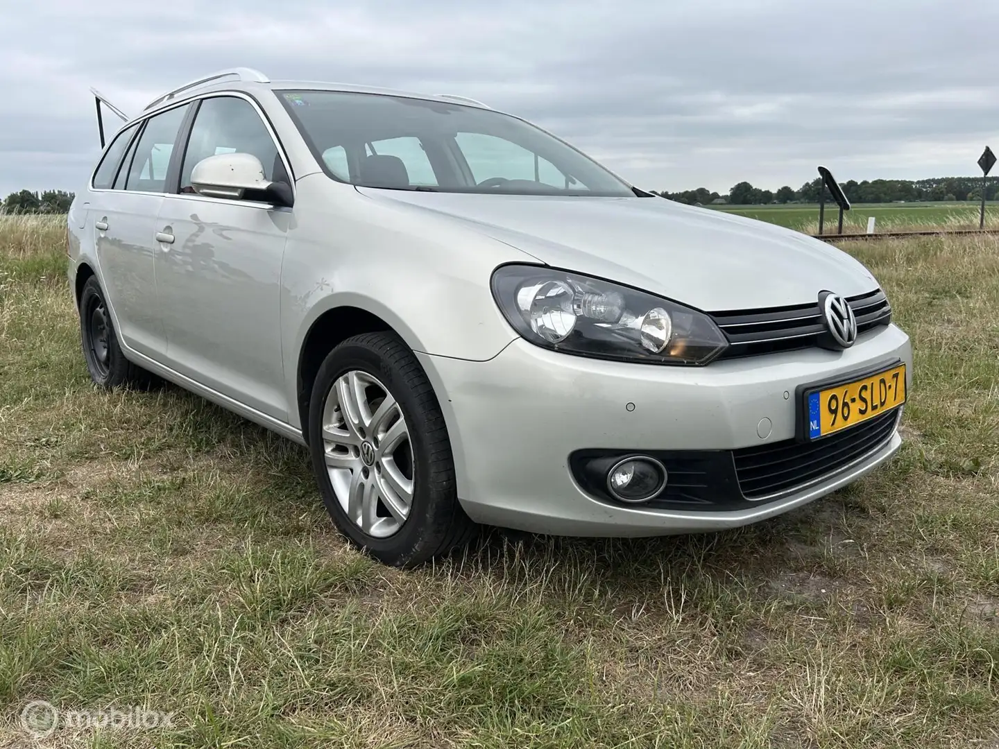 Volkswagen Golf Variant 1.2 TSI Highline BlueMotion Grijs - 2