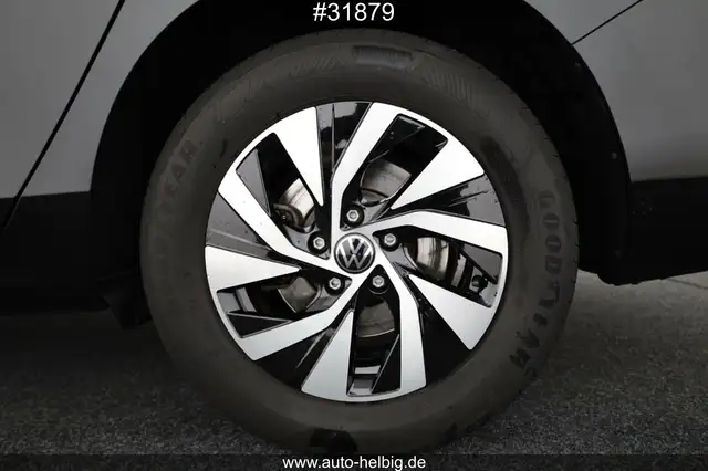 Volkswagen Passat view 15