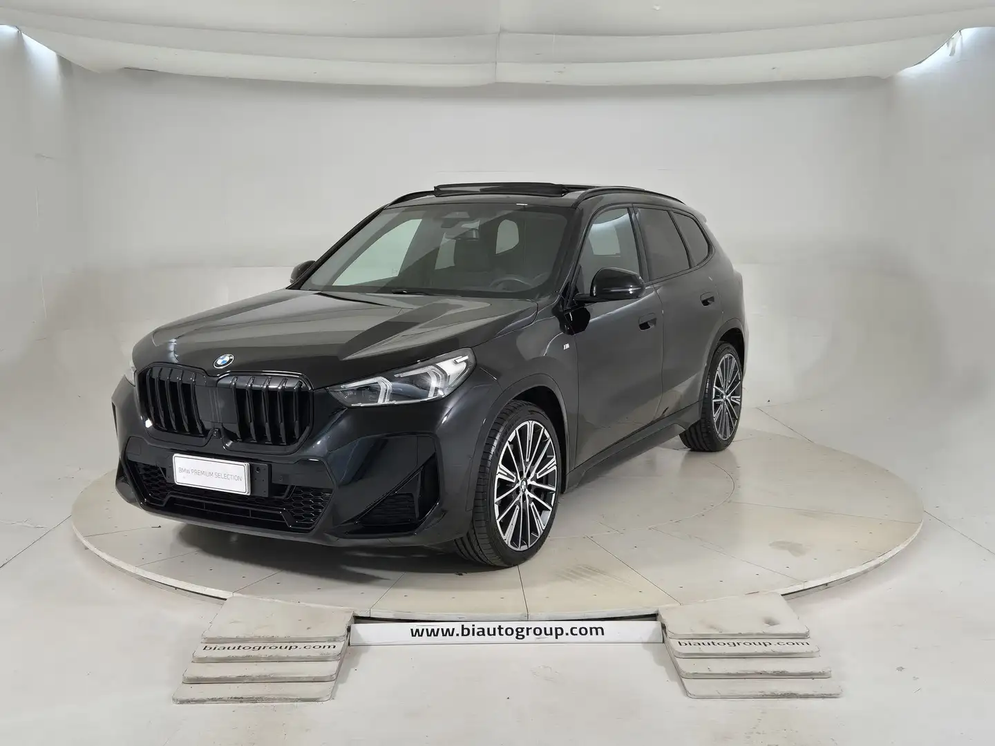 BMW X1 U11 xdrive23d mhev 48V MSport auto Zwart - 1