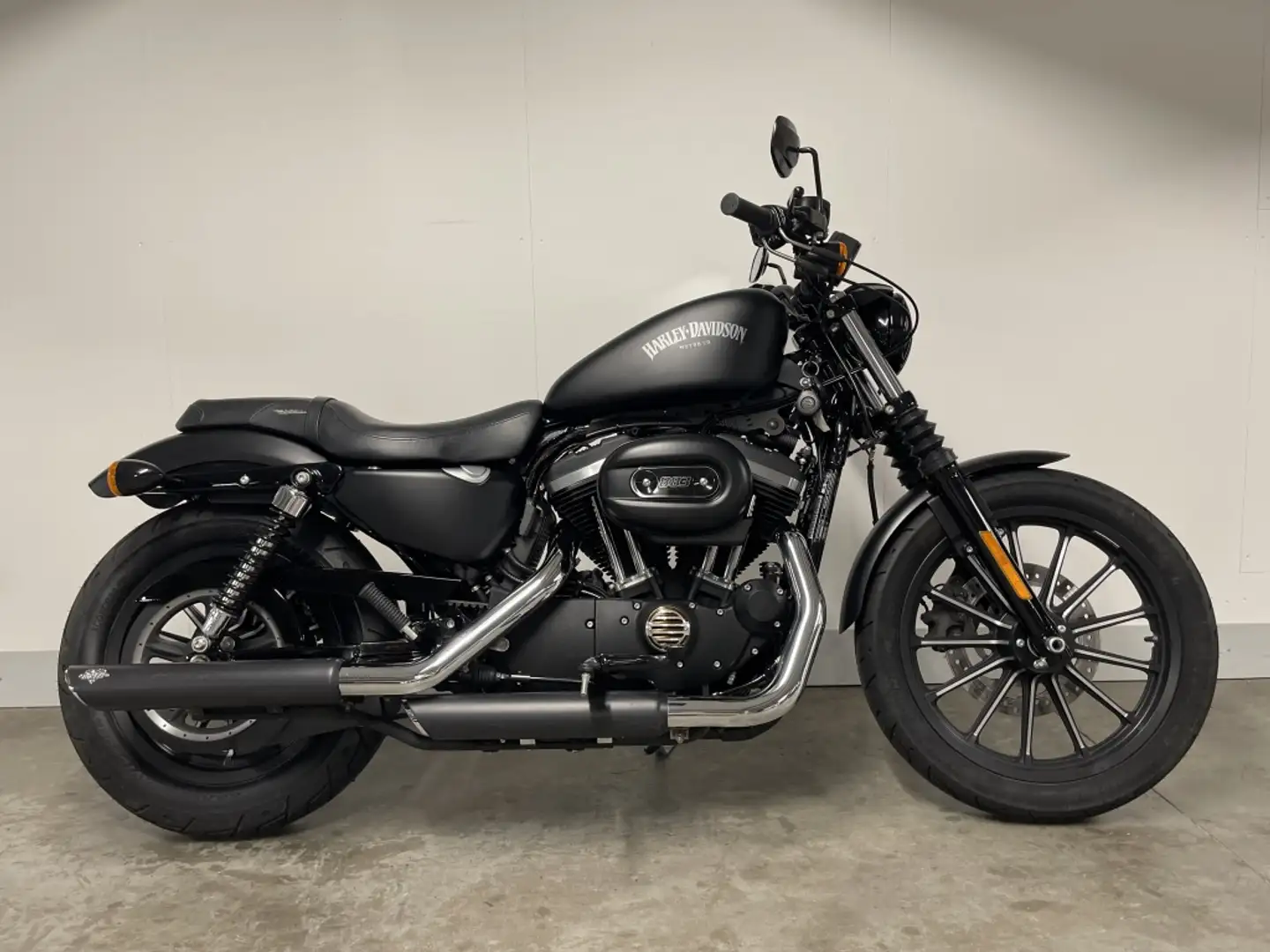Harley-Davidson Sportster XL883N IRON Schwarz - 1