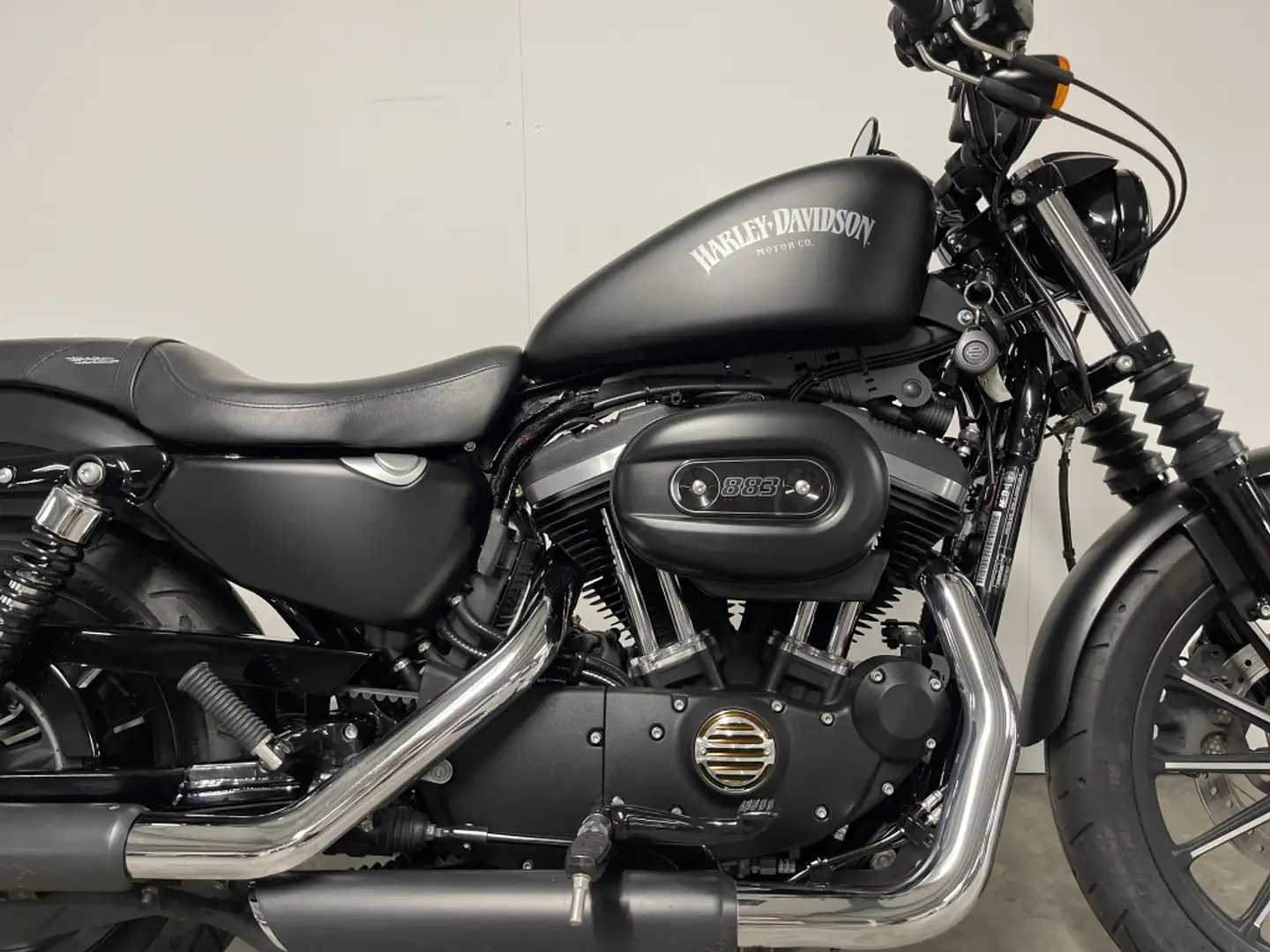 Harley-Davidson Sportster XL883N IRON Schwarz - 2