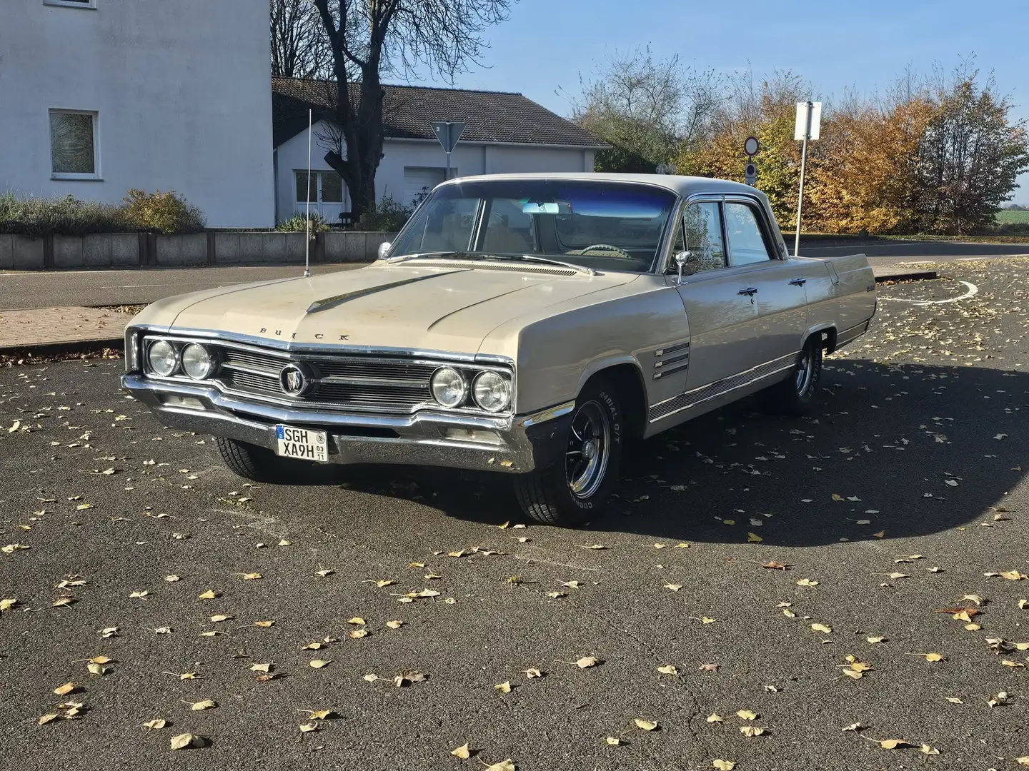 Buick Wildcat Beige - 1