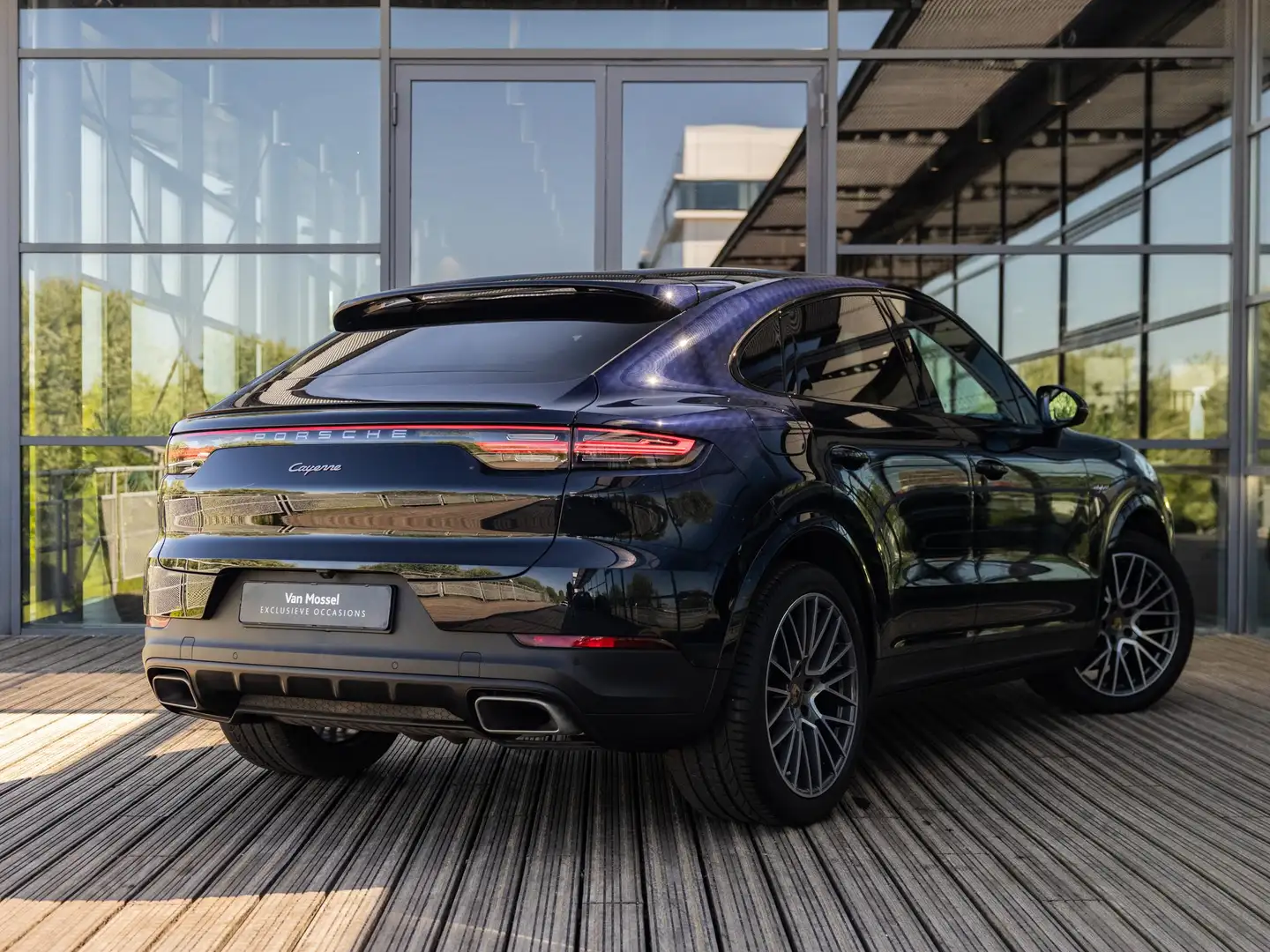 Porsche Cayenne Coupé 3.0 E-Hybrid | PASM LUCHTVERING | SPORTCHRON Blauw - 2