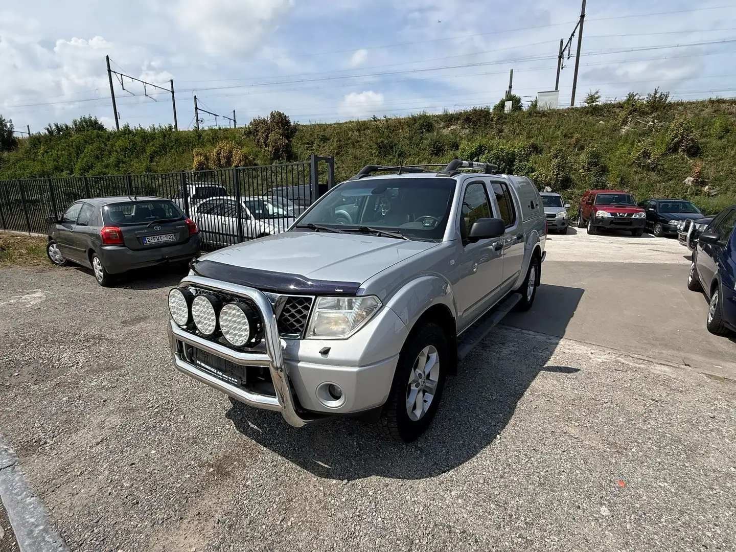 Nissan Navara 2.5 dCi 4x4 Executive IT Zilver - 2