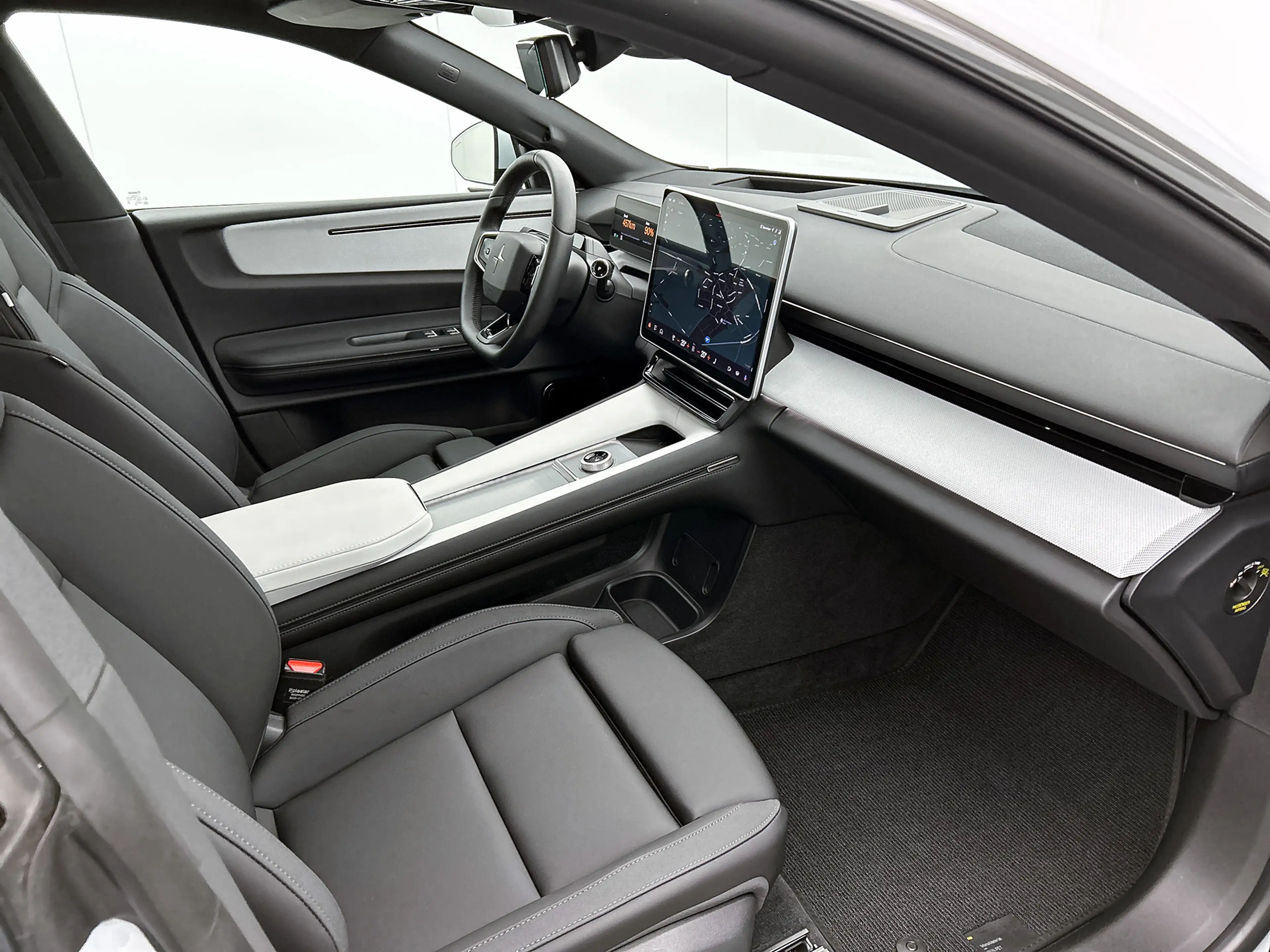 Polestar 4 Long Range Single motor Plus 100 kWh 22 kW lader, — photo 4