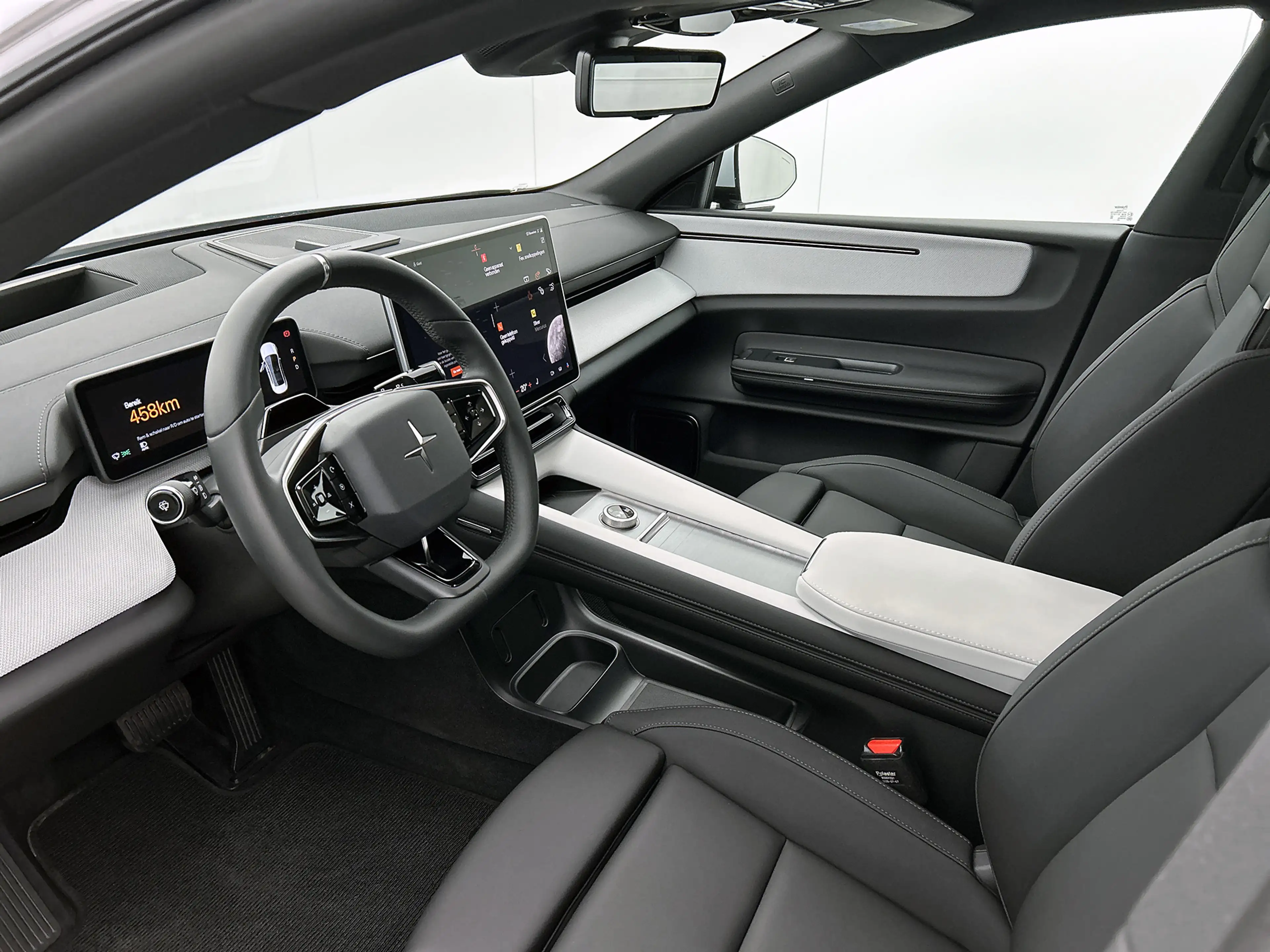 Polestar 4 Long Range Single motor Plus 100 kWh 22 kW lader, — photo 2