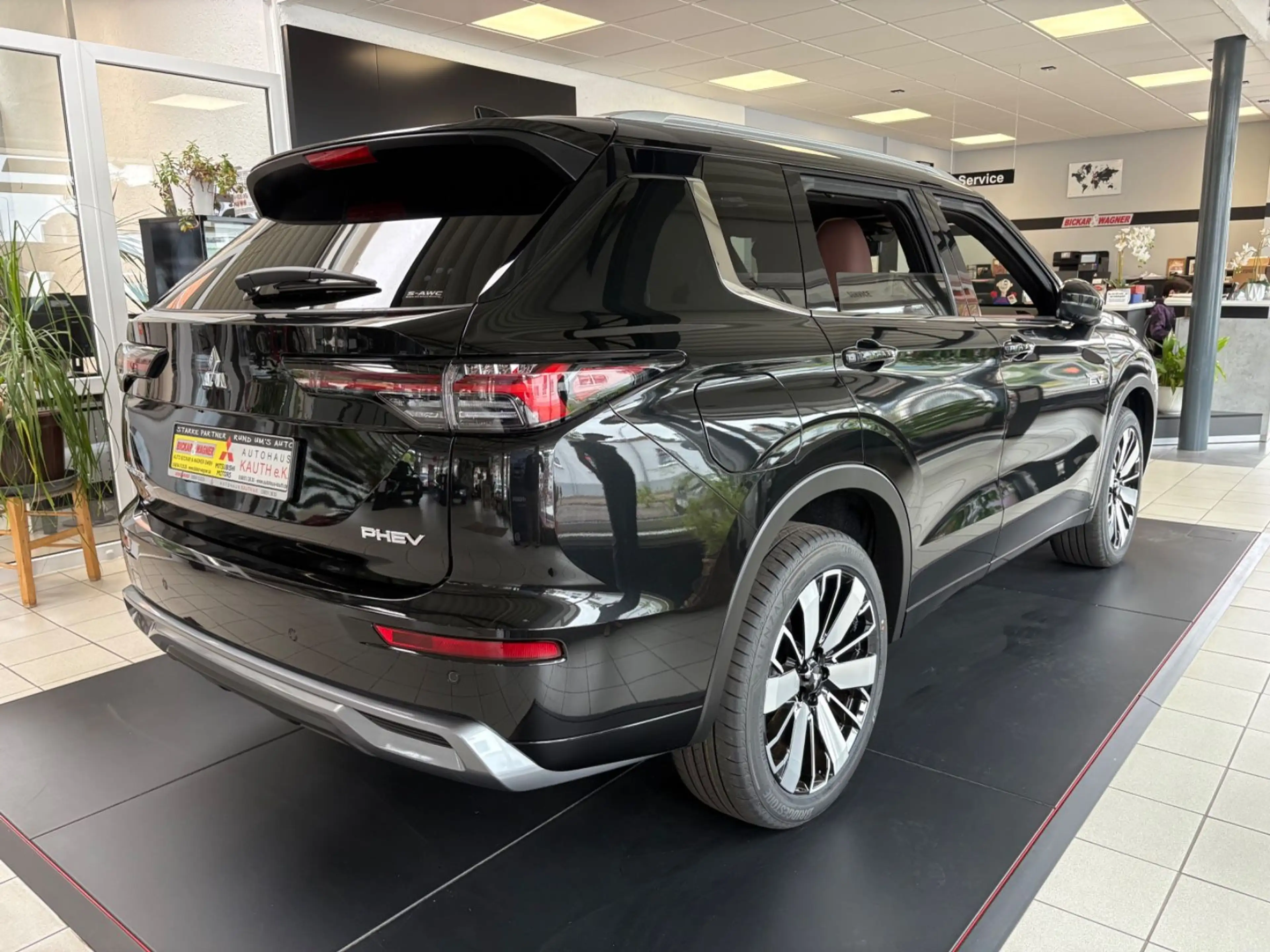 Mitsubishi Outlander 2.4 PHEV 4WD Top Luxury -Paket — photo 4