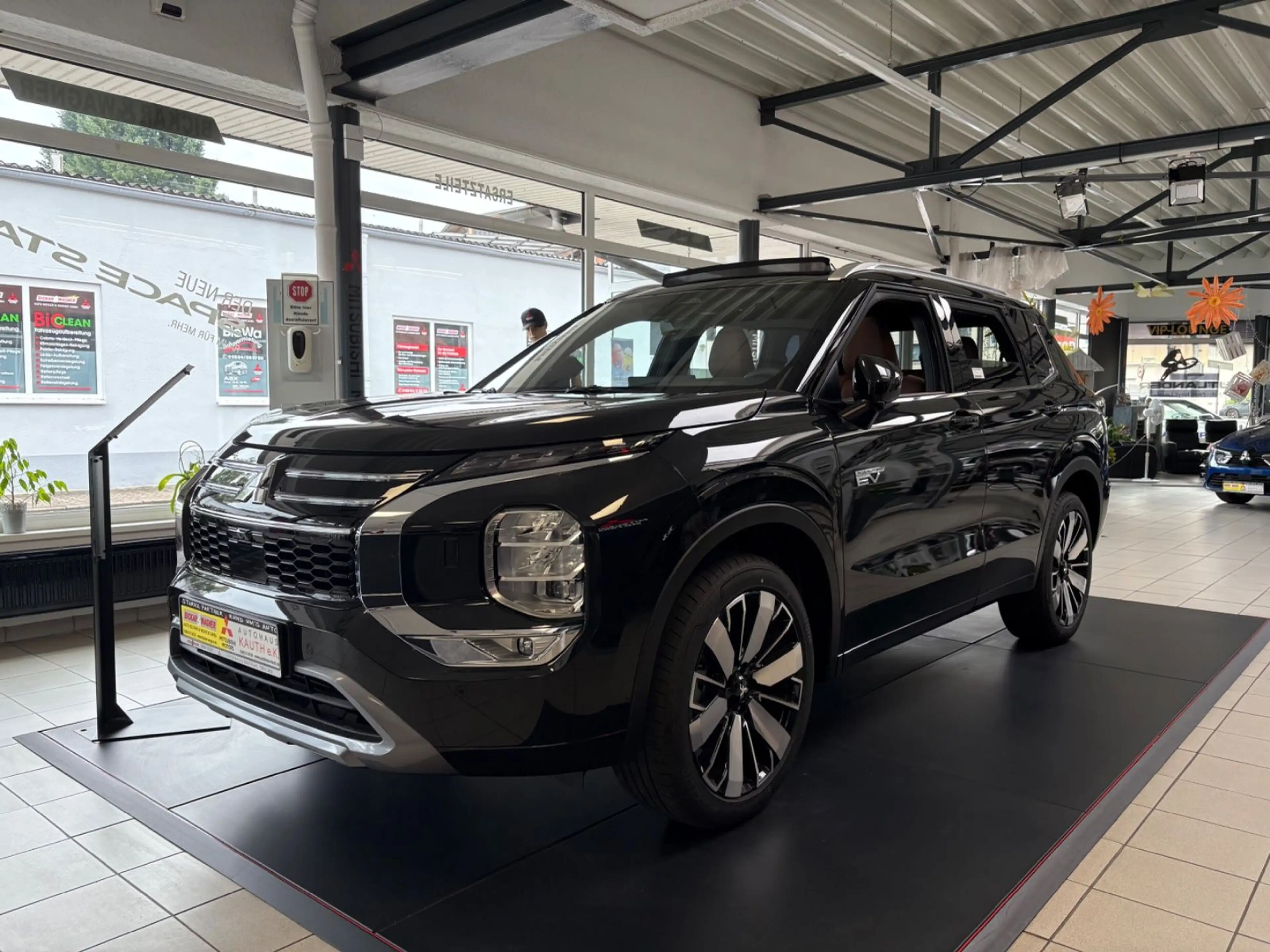 Mitsubishi Outlander 2.4 PHEV 4WD Top Luxury -Paket — photo 2