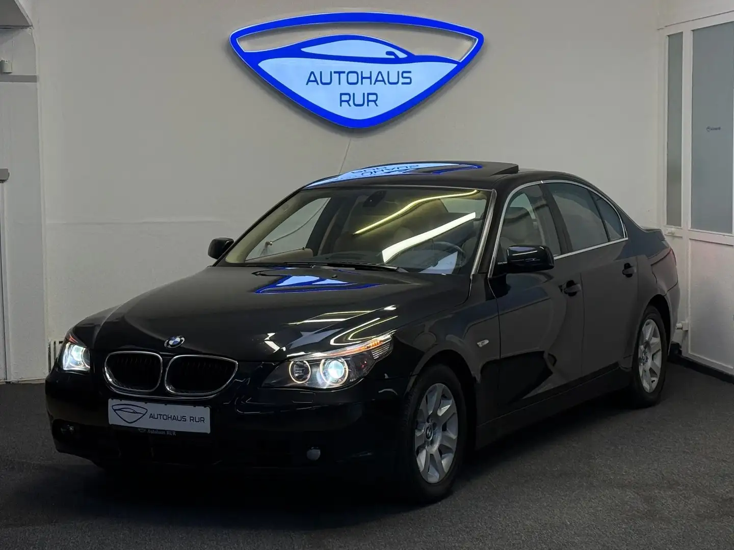 BMW 530 i Limousine Exklusive/Automatik/Nur 88Tkm/Nav Schwarz - 1