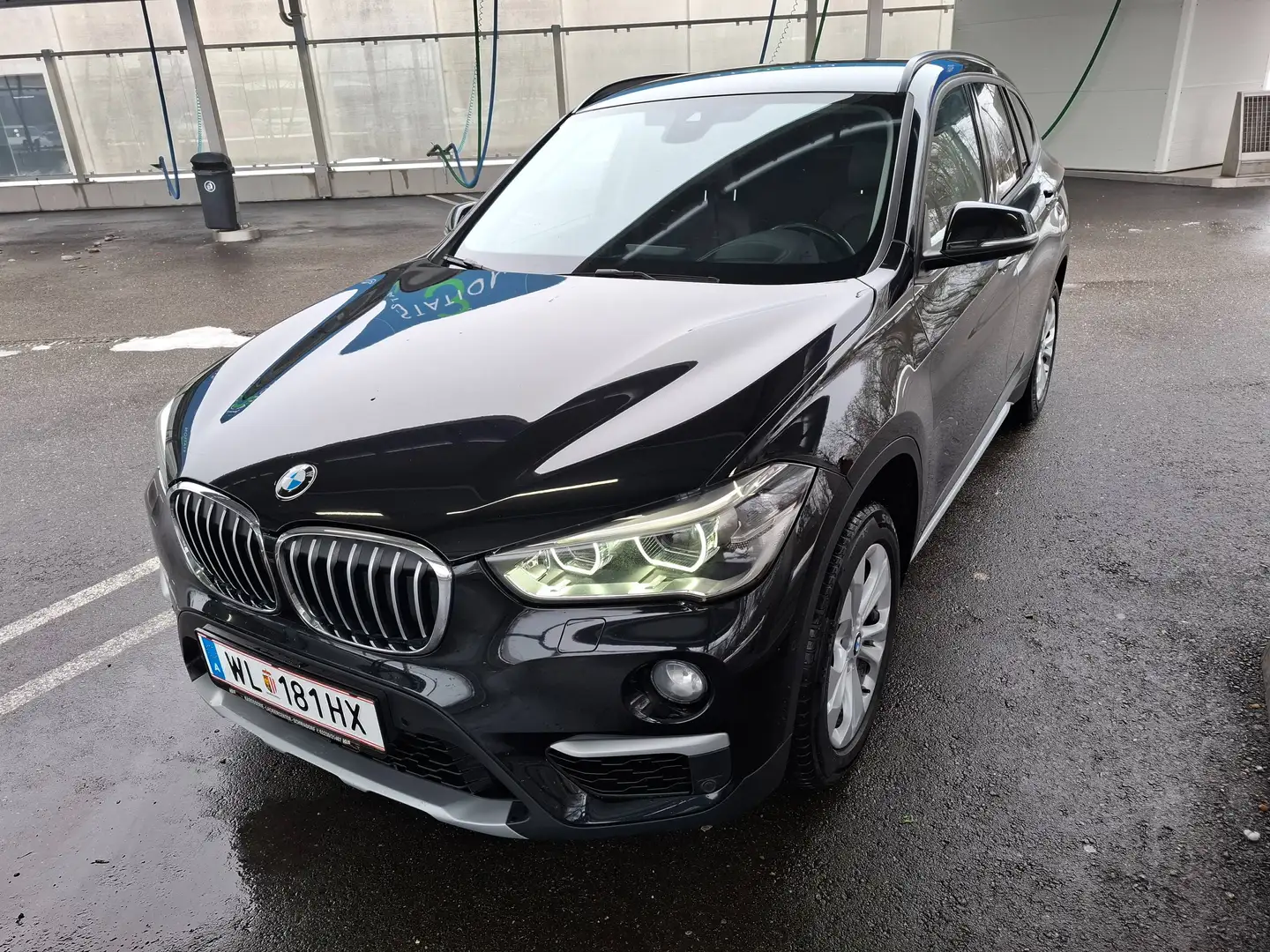 BMW X1 xDrive 25 d xLine Schwarz - 1
