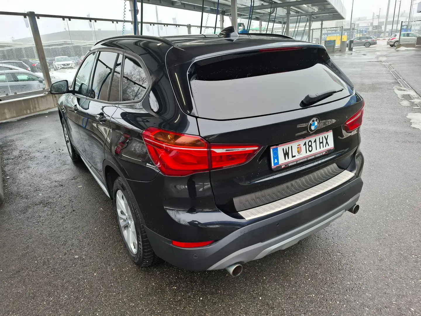 BMW X1 xDrive 25 d xLine Schwarz - 2