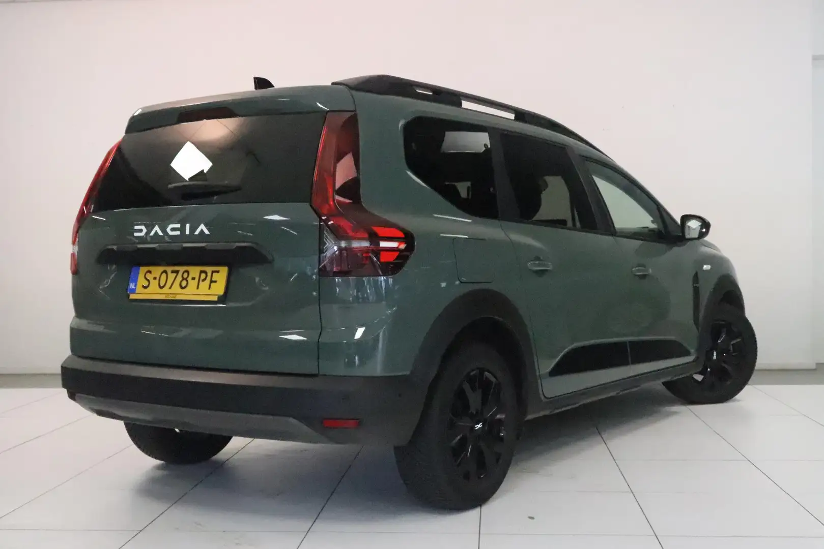Dacia Jogger 1.0 TCe 110 Extreme 7p. | 7-persoons | Navigatie | Grijs - 2