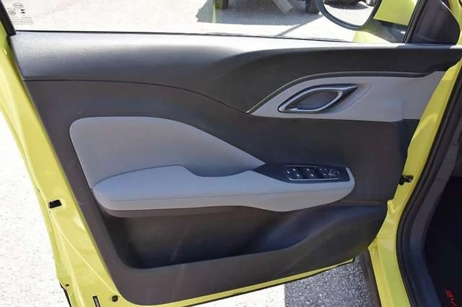 BYD Dolphin Surf 43,2 kWh Comfort Österreich Paket LAGER Gelb - 2