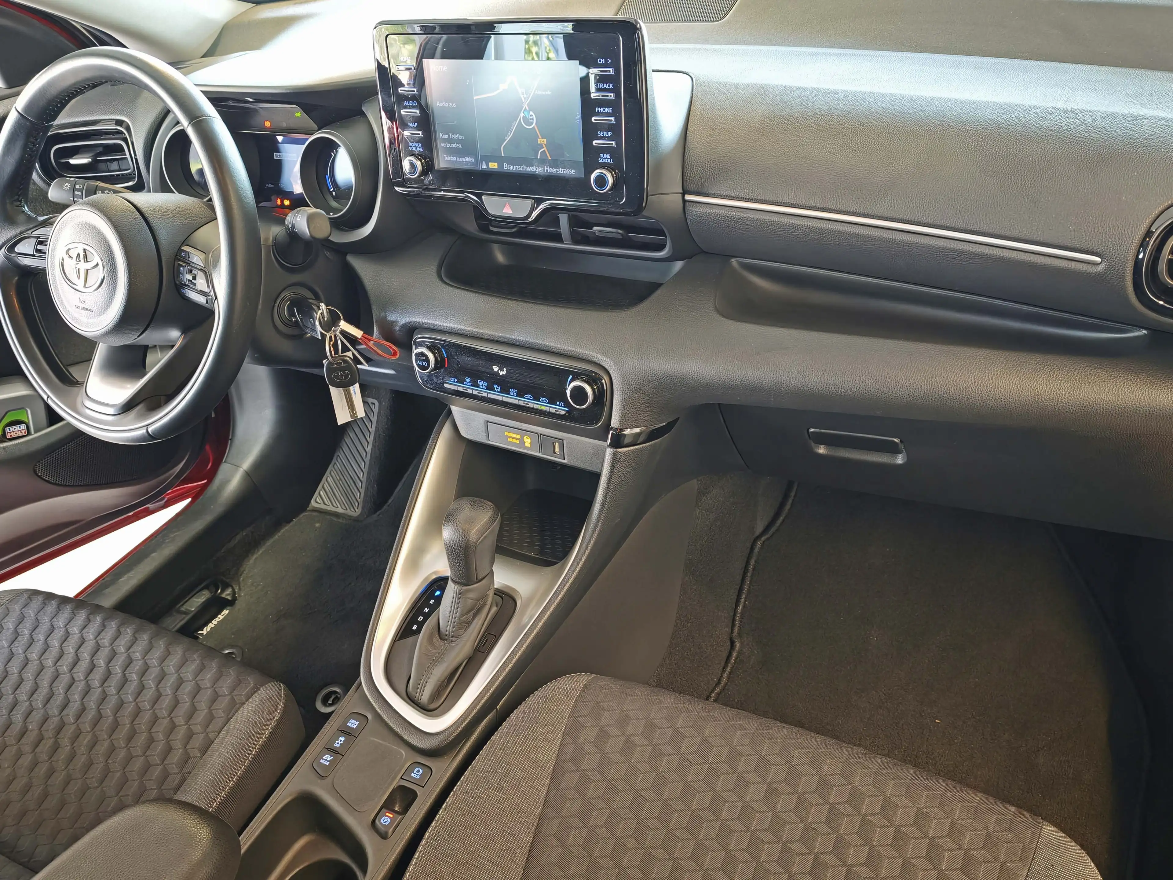 Toyota Yaris Yaris Hybrid 1.5 VVT-i Team Deutschland + Navi + Allwetter — photo 9
