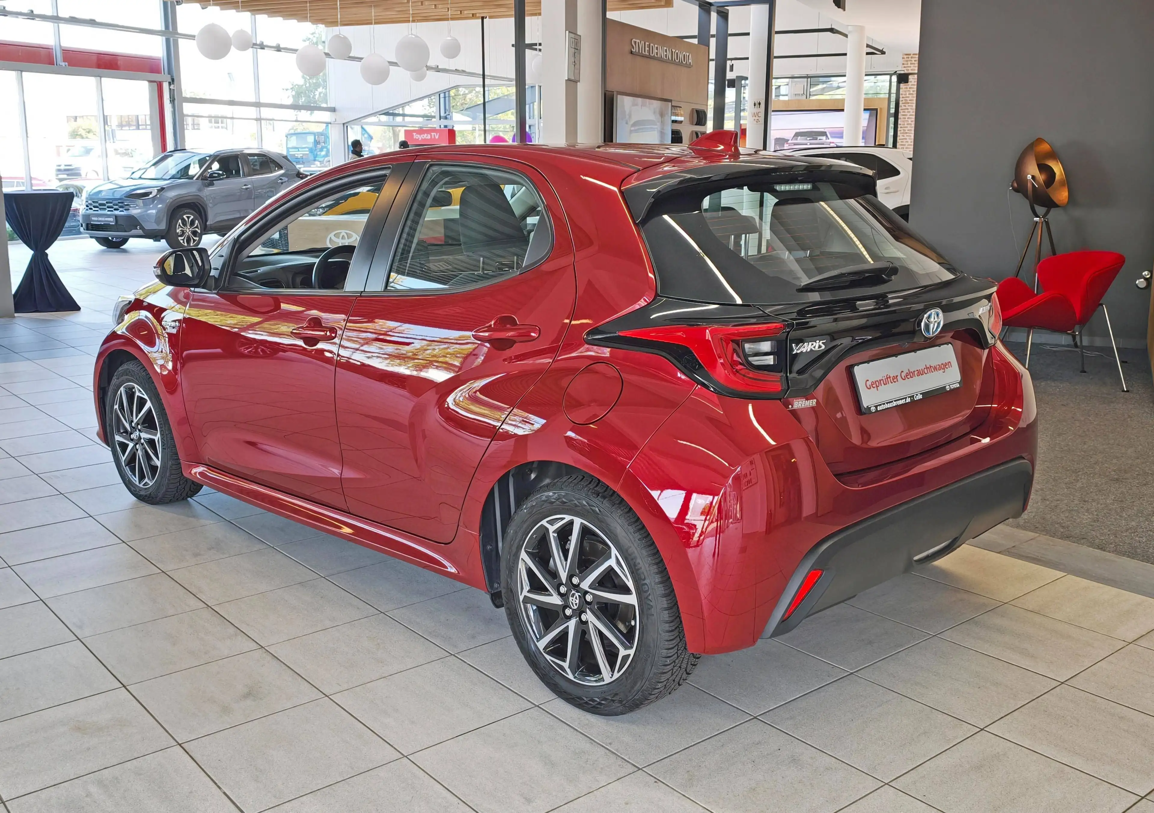 Toyota Yaris Yaris Hybrid 1.5 VVT-i Team Deutschland + Navi + Allwetter — photo 4