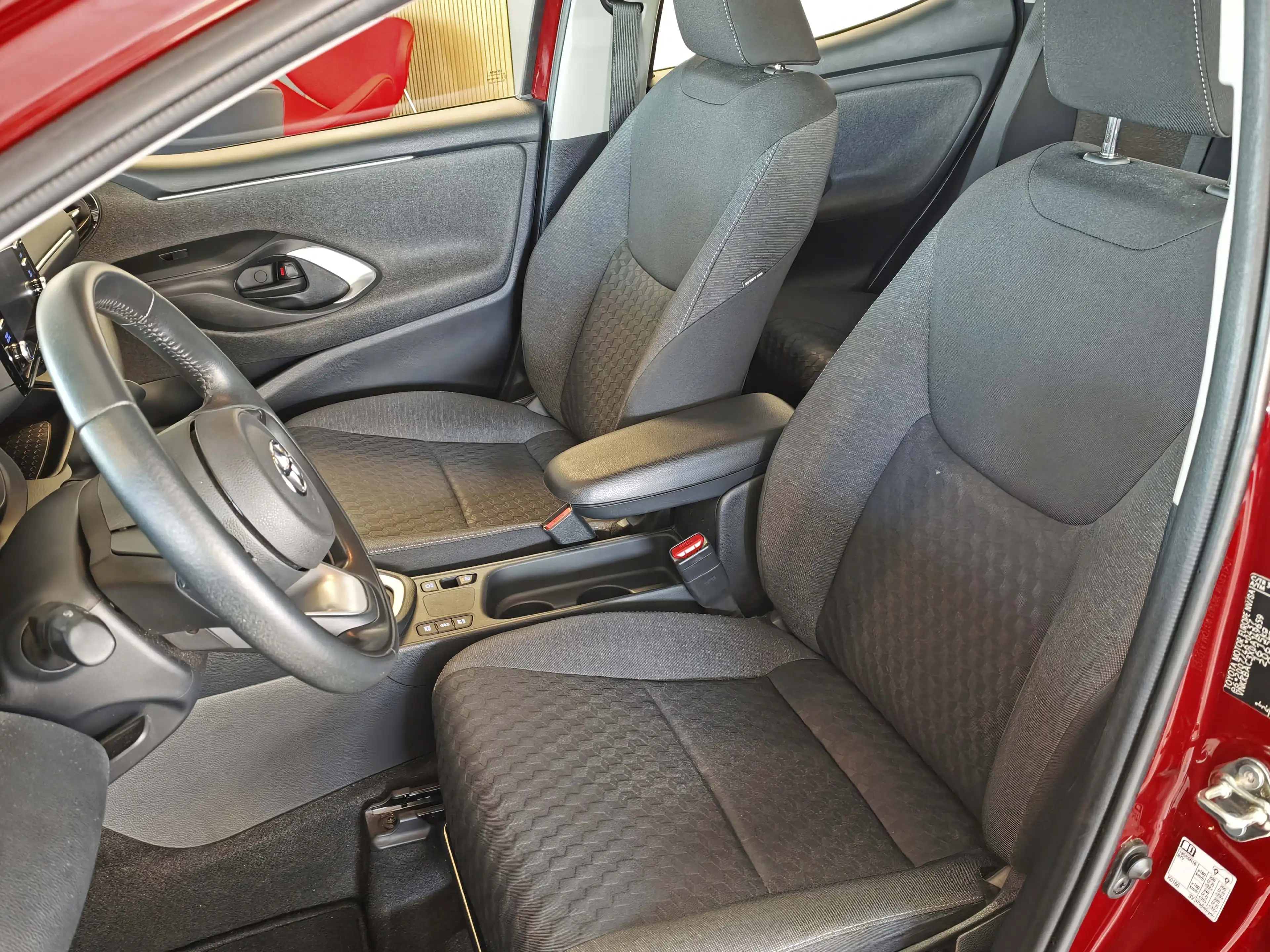 Toyota Yaris Yaris Hybrid 1.5 VVT-i Team Deutschland + Navi + Allwetter — photo 6