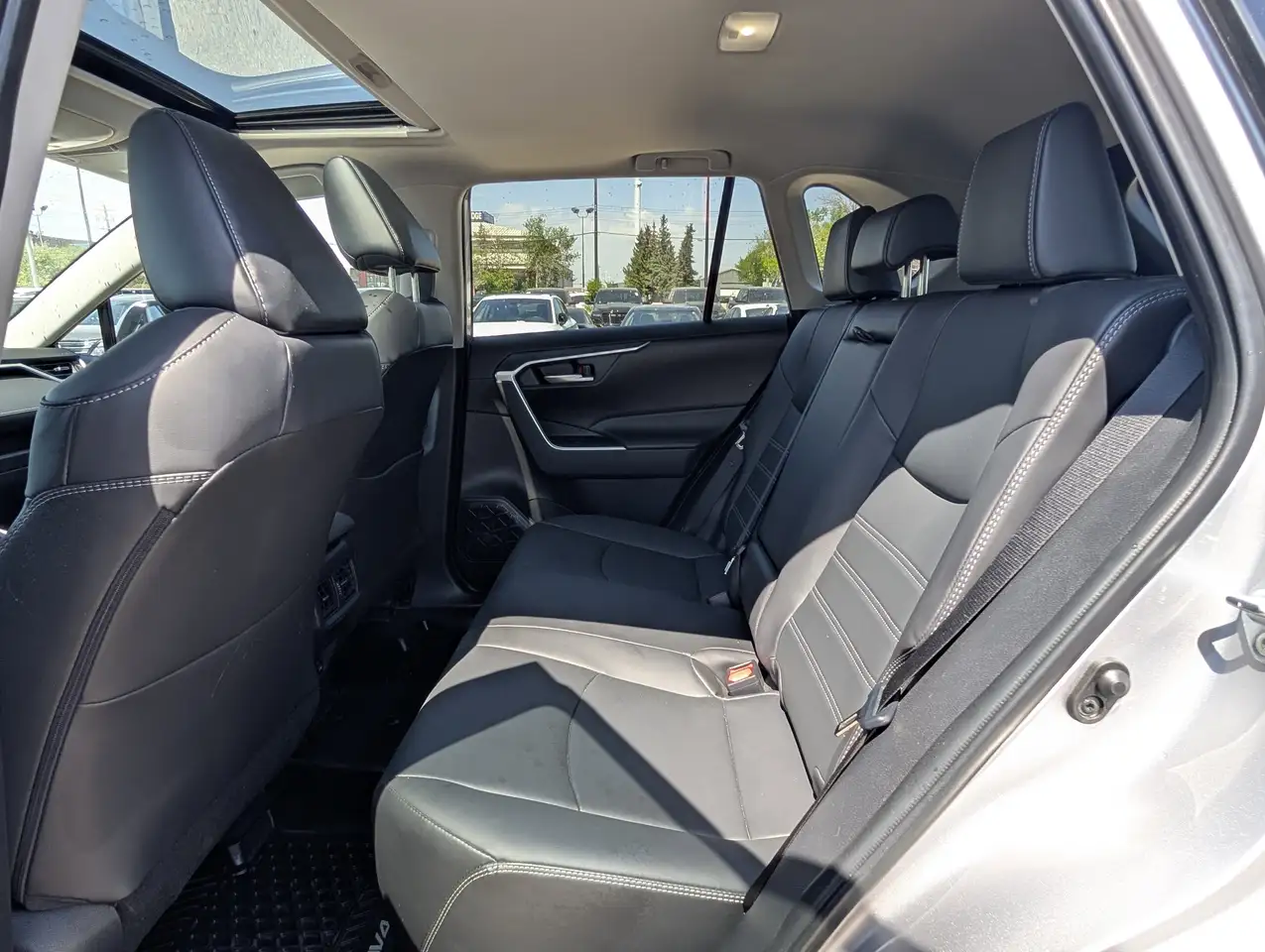 Toyota RAV 4 снимка Toyota RAV 4