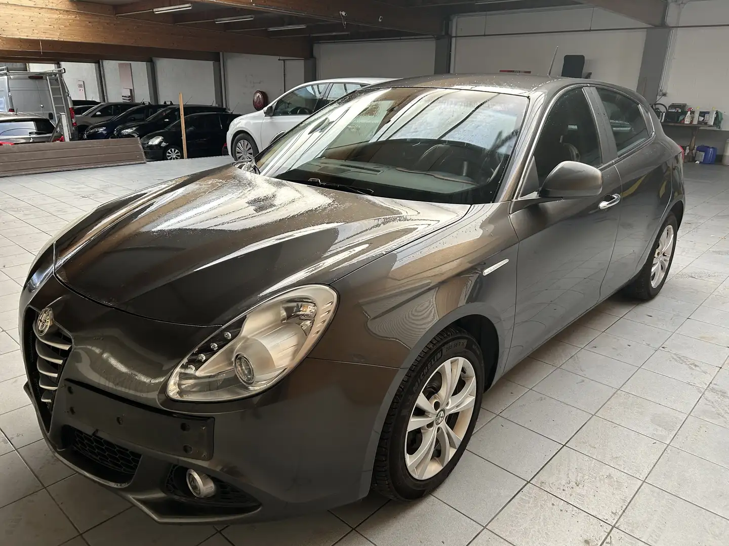 Alfa Romeo Giulietta Giulietta 1.6 JTDm cuir navi airco Grau - 2