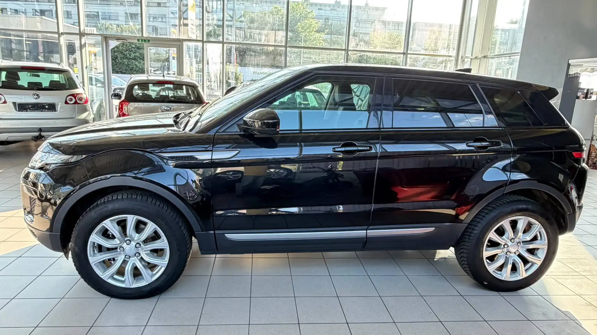 Land Rover Range Rover Evoque Pure Schwarz - 2