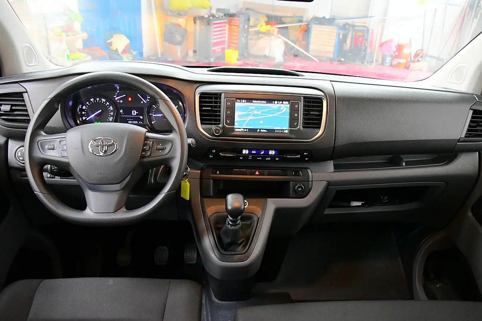 Toyota Proace Pro Ace 2,0 D-4D 145 L2 Comfort 9 Sitzer Grau - 2